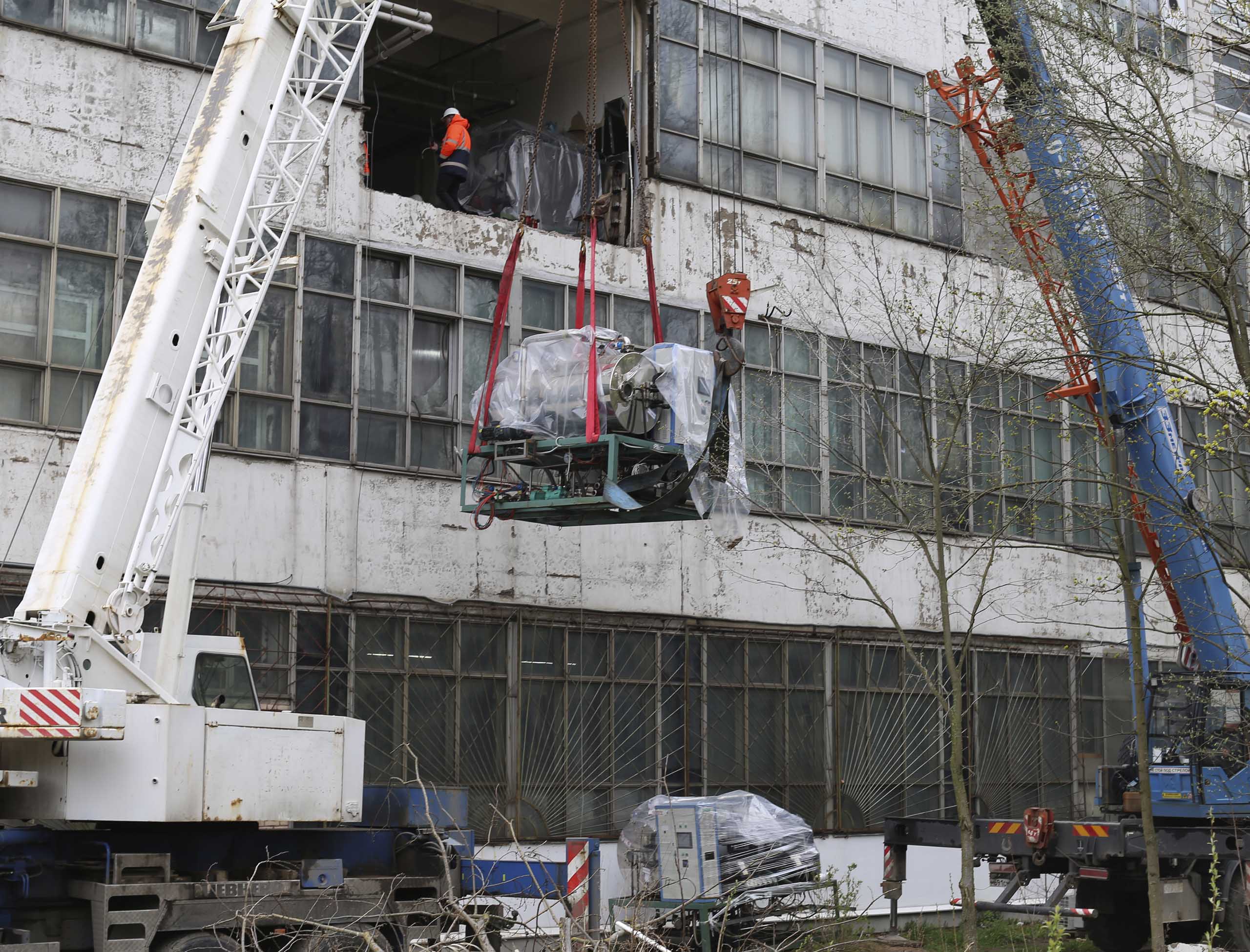 Фото Перевозка двух сублиматоров с демонтажем и установкой на новом предприятии #79