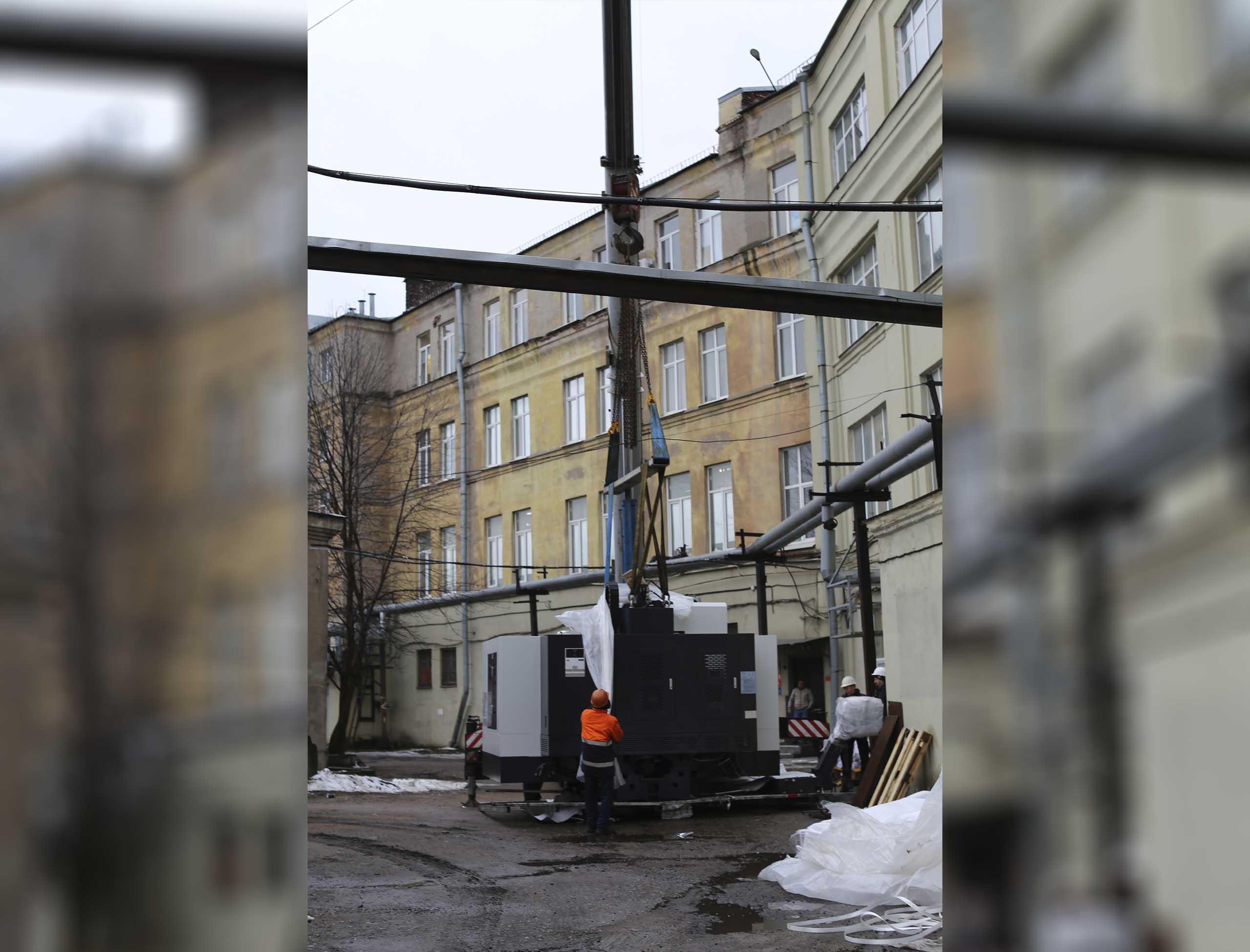 Фото Доставка и разгрузка нового фрезерного станка в цех #5