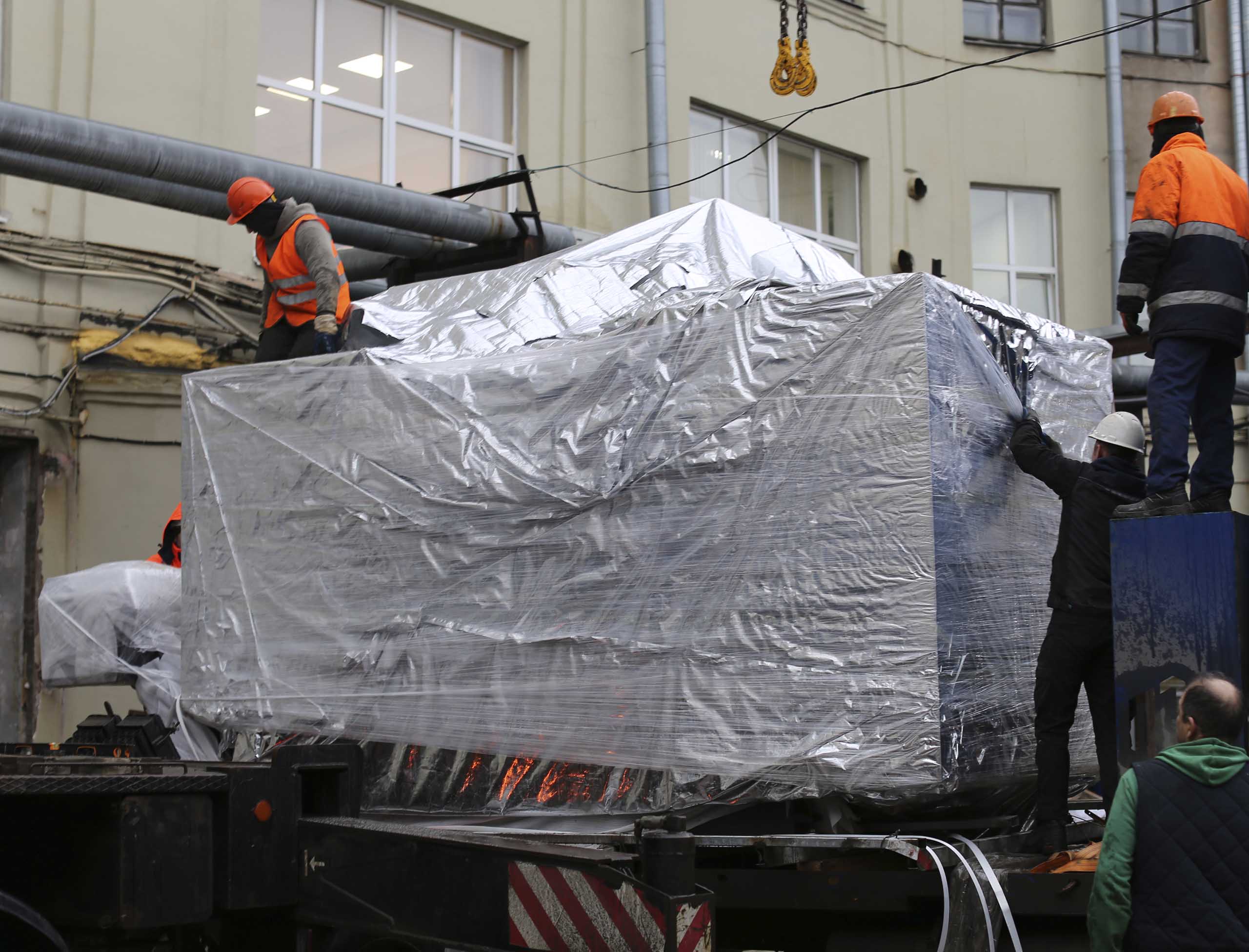 Фото Доставка и разгрузка нового фрезерного станка в цех #6