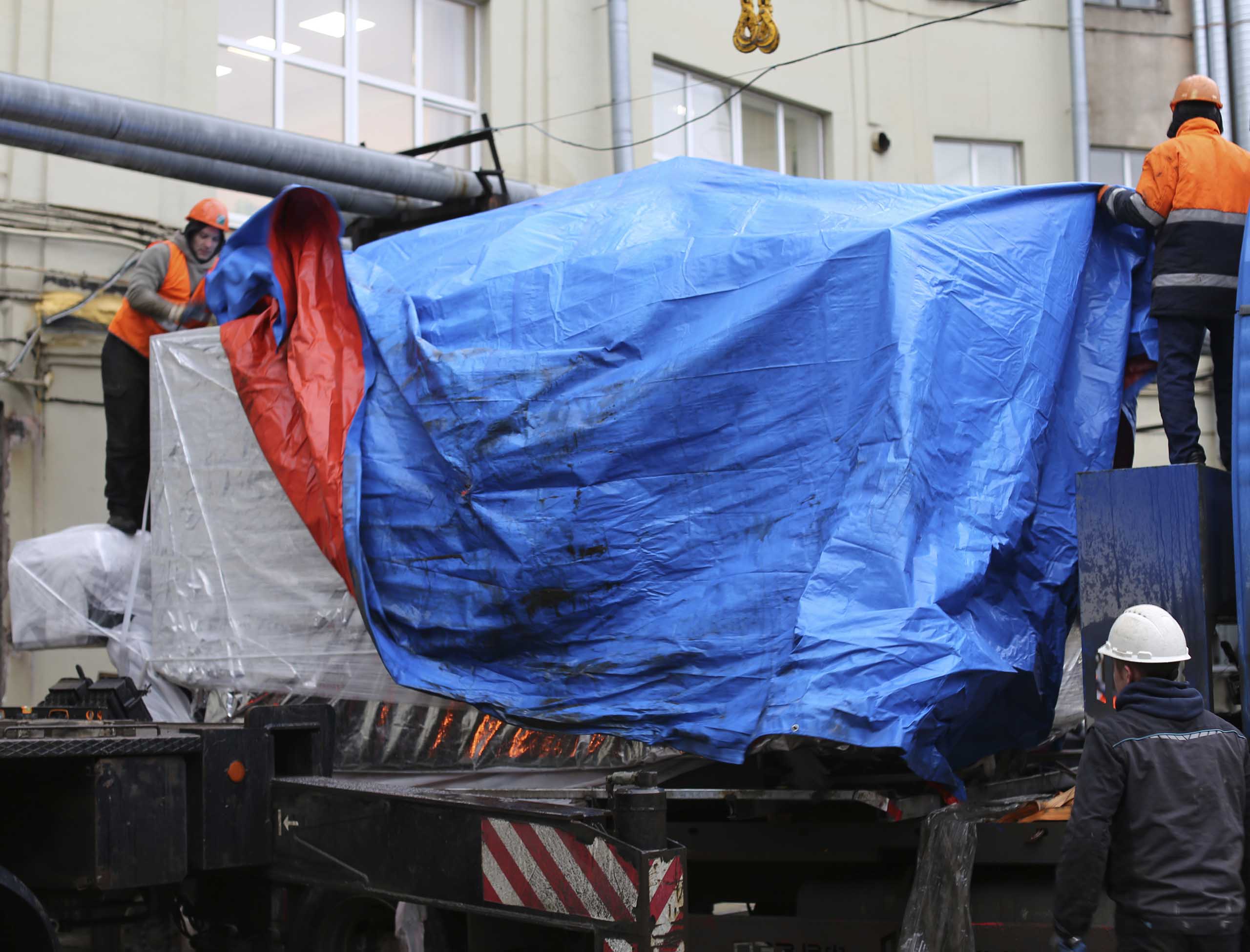 Фото Доставка и разгрузка нового фрезерного станка в цех #8