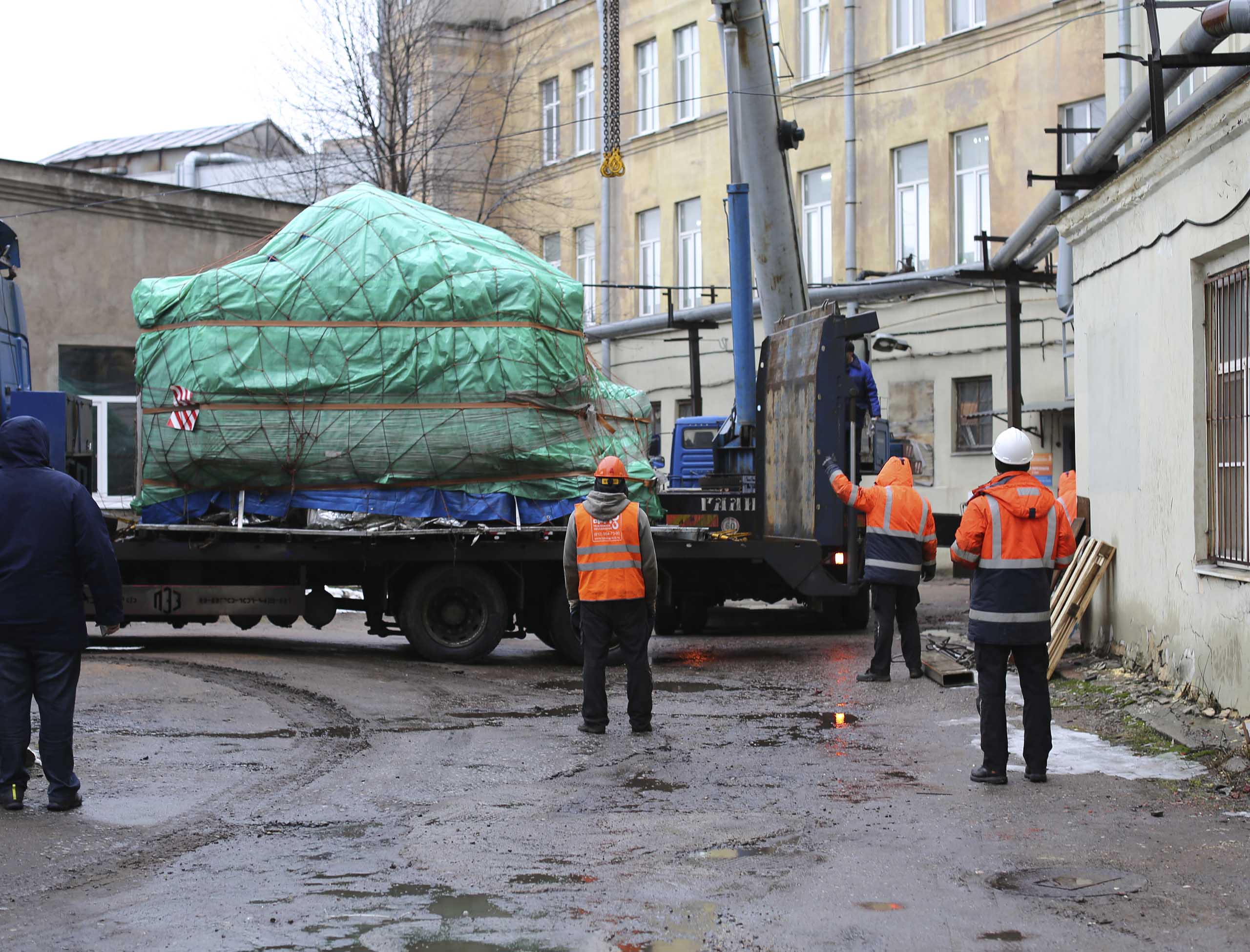 Фото Доставка и разгрузка нового фрезерного станка в цех #10