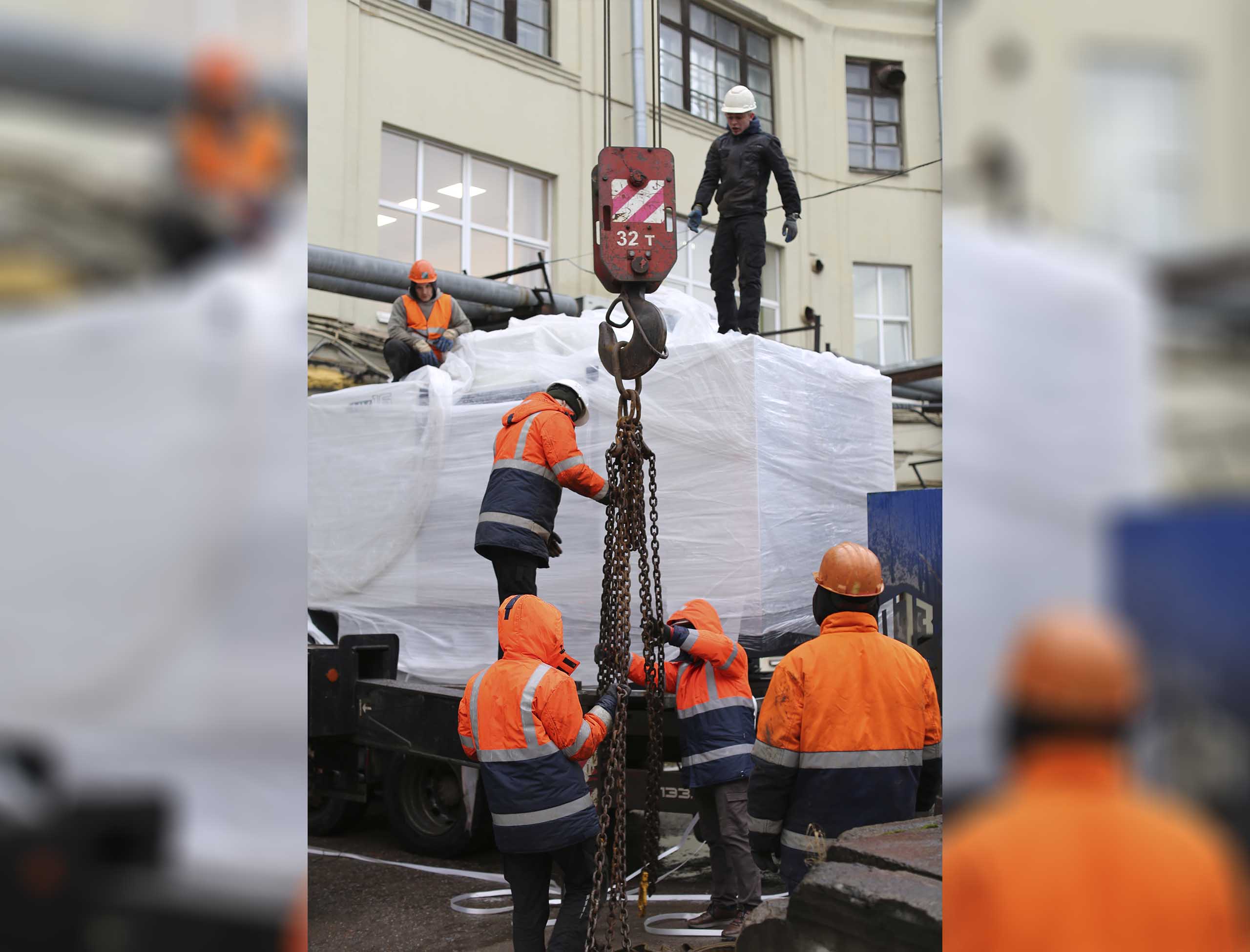 Фото Доставка и разгрузка нового фрезерного станка в цех #11