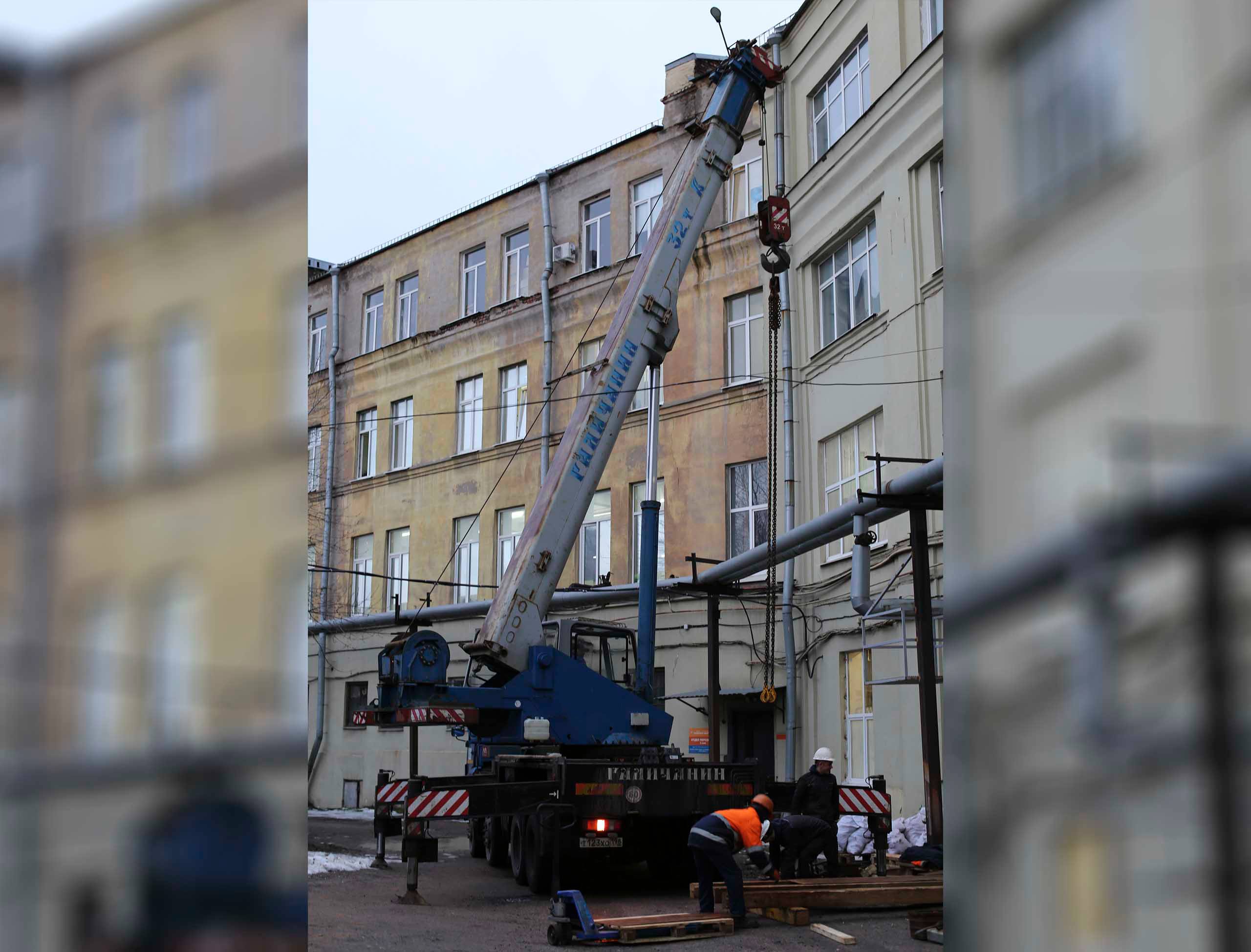 Фото Доставка и разгрузка нового фрезерного станка в цех #12