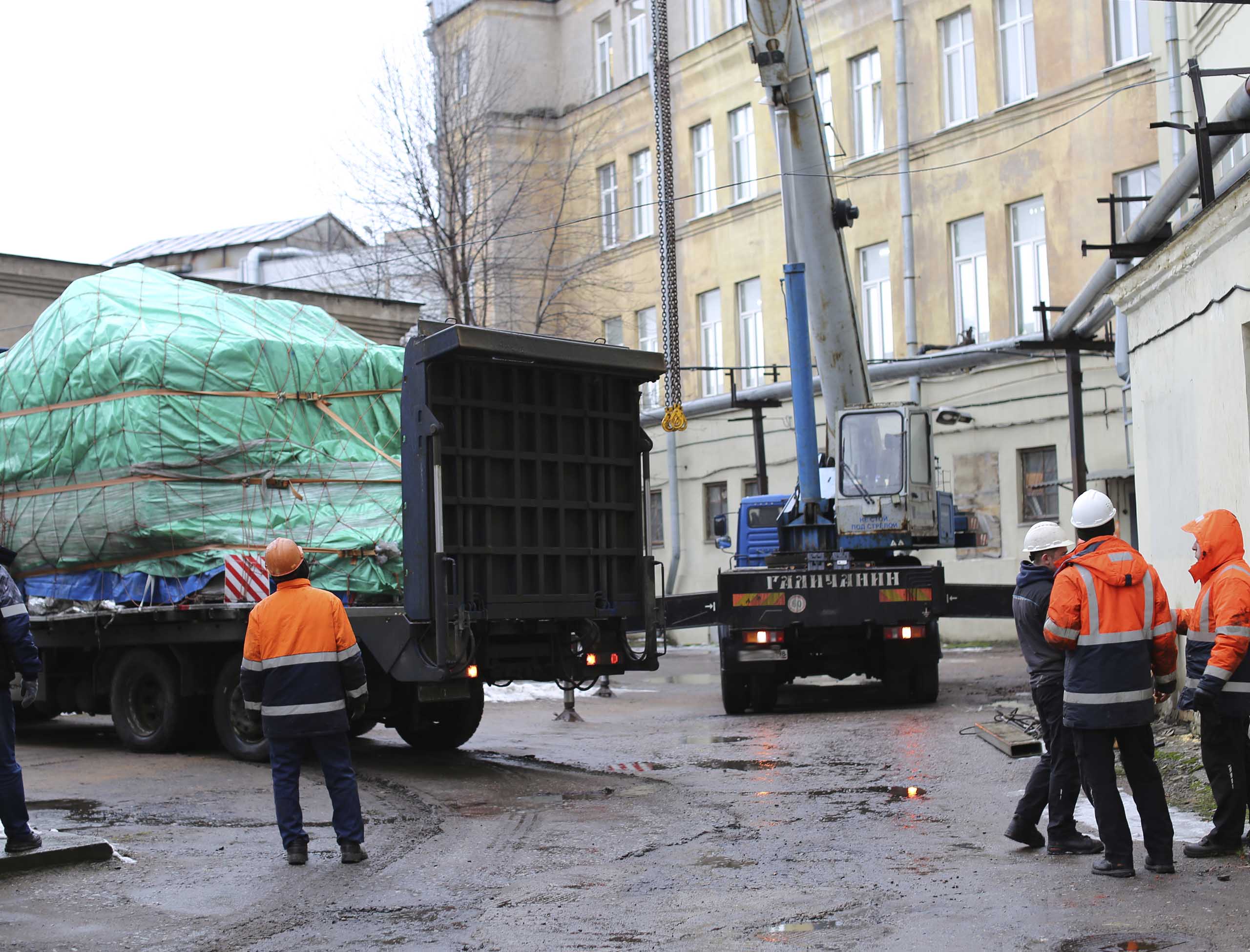 Фото Доставка и разгрузка нового фрезерного станка в цех #14
