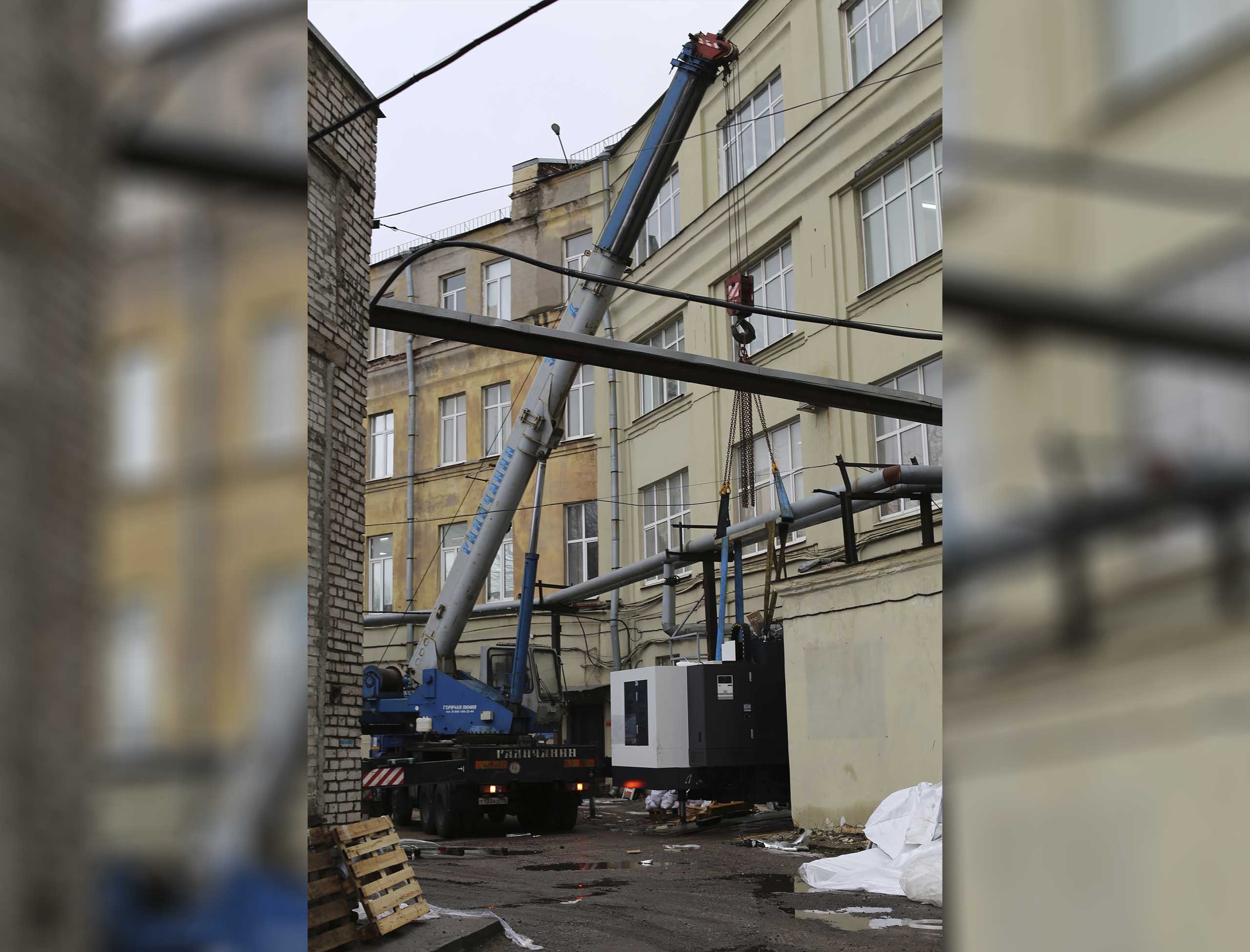 Фото Доставка и разгрузка нового фрезерного станка в цех #15