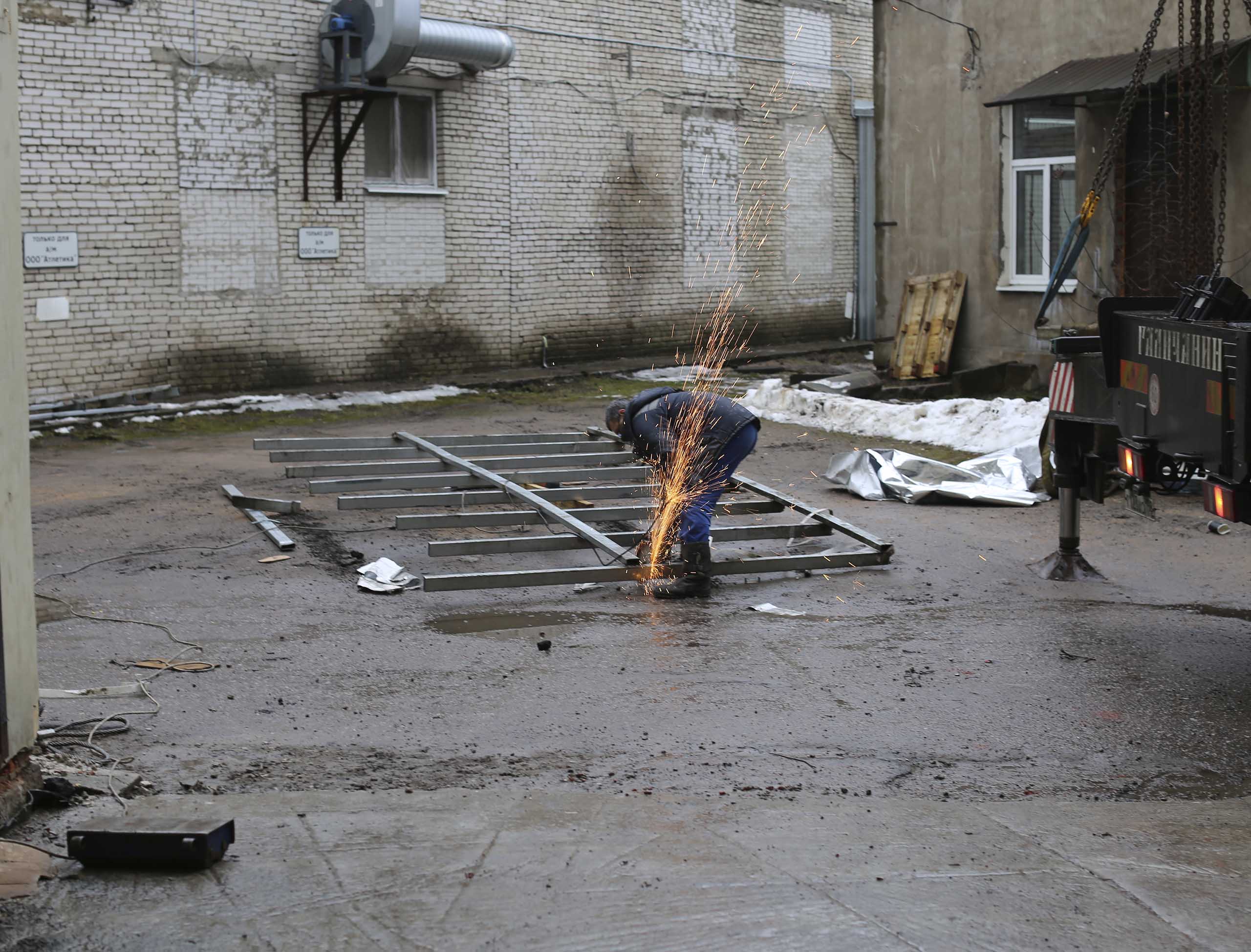 Фото Доставка и разгрузка нового фрезерного станка в цех #26