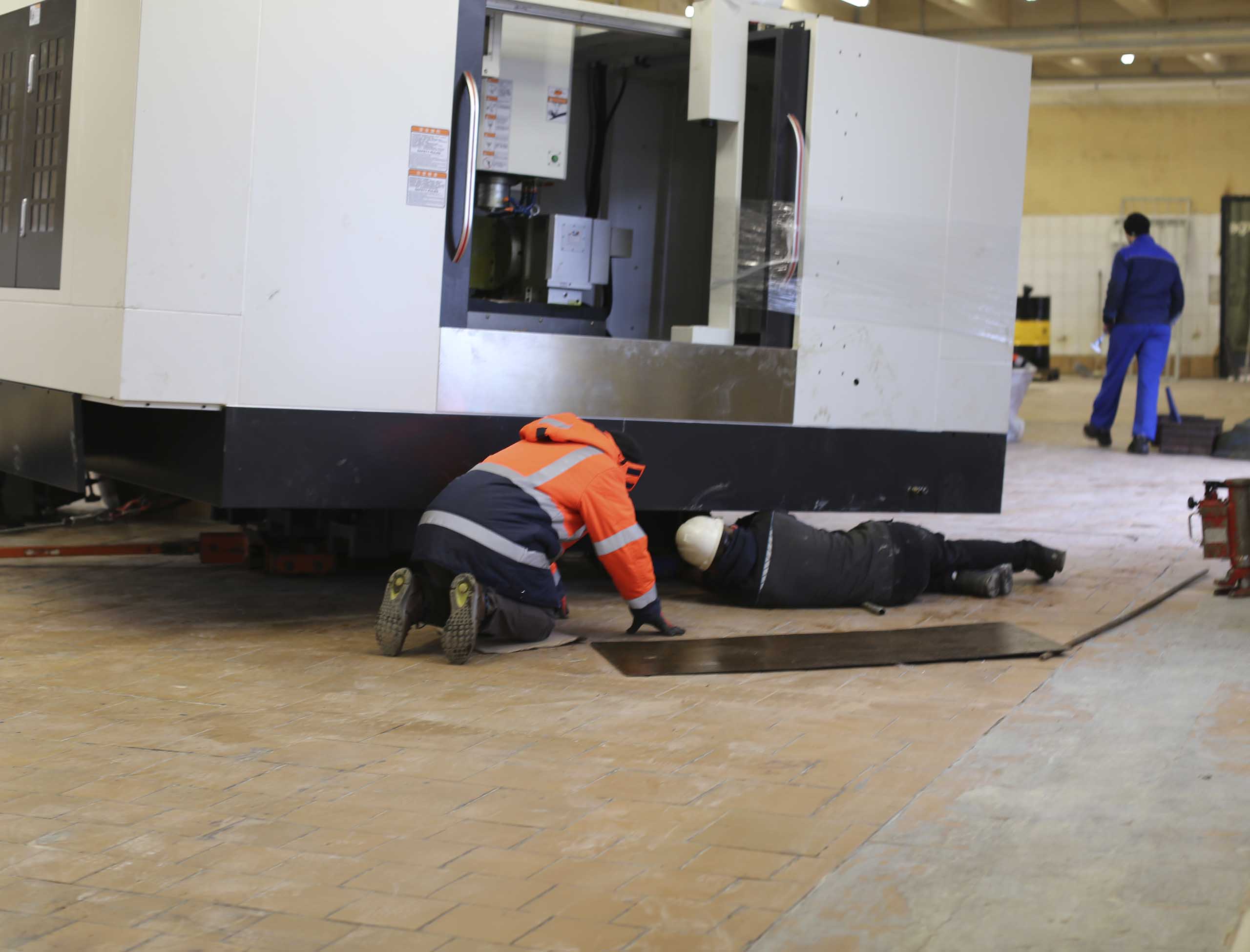 Фото Доставка и разгрузка нового фрезерного станка в цех #29