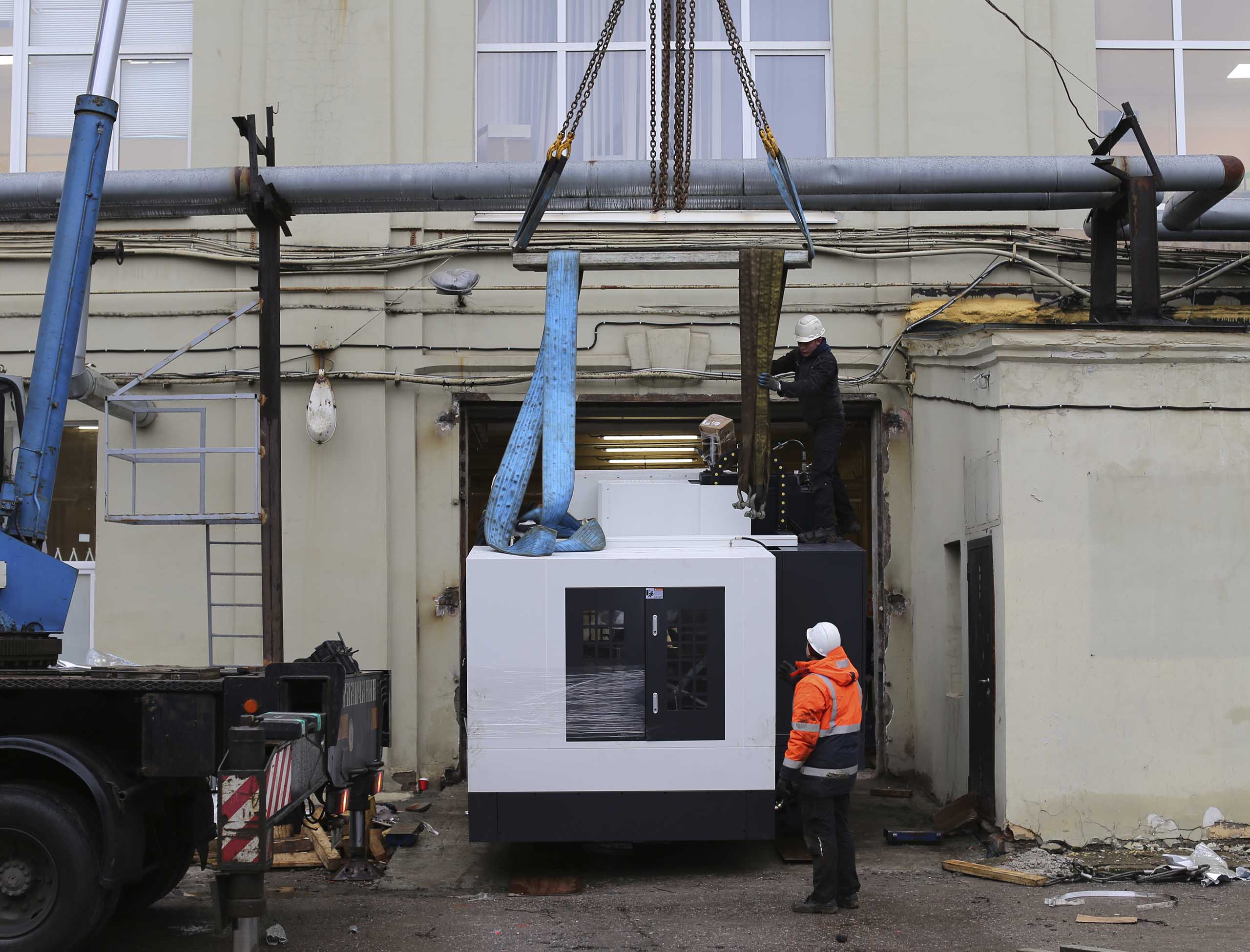 Фото Доставка и разгрузка нового фрезерного станка в цех #55