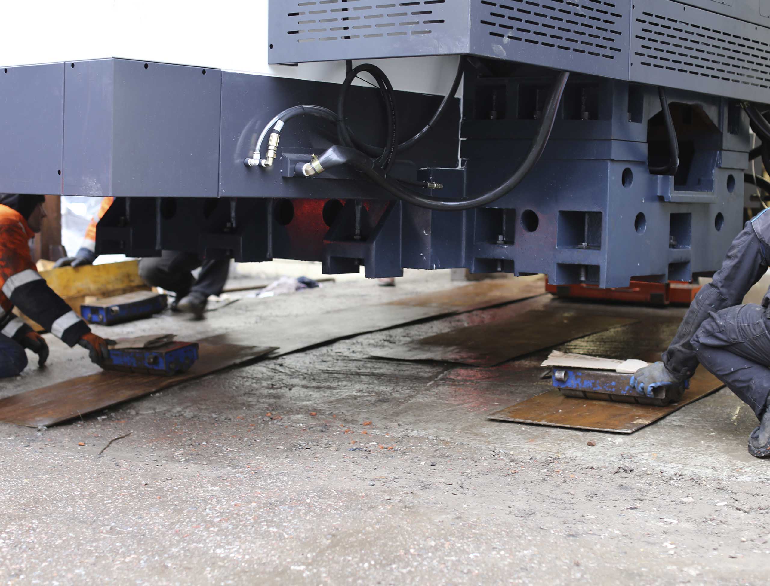 Фото Доставка и разгрузка нового фрезерного станка в цех #57