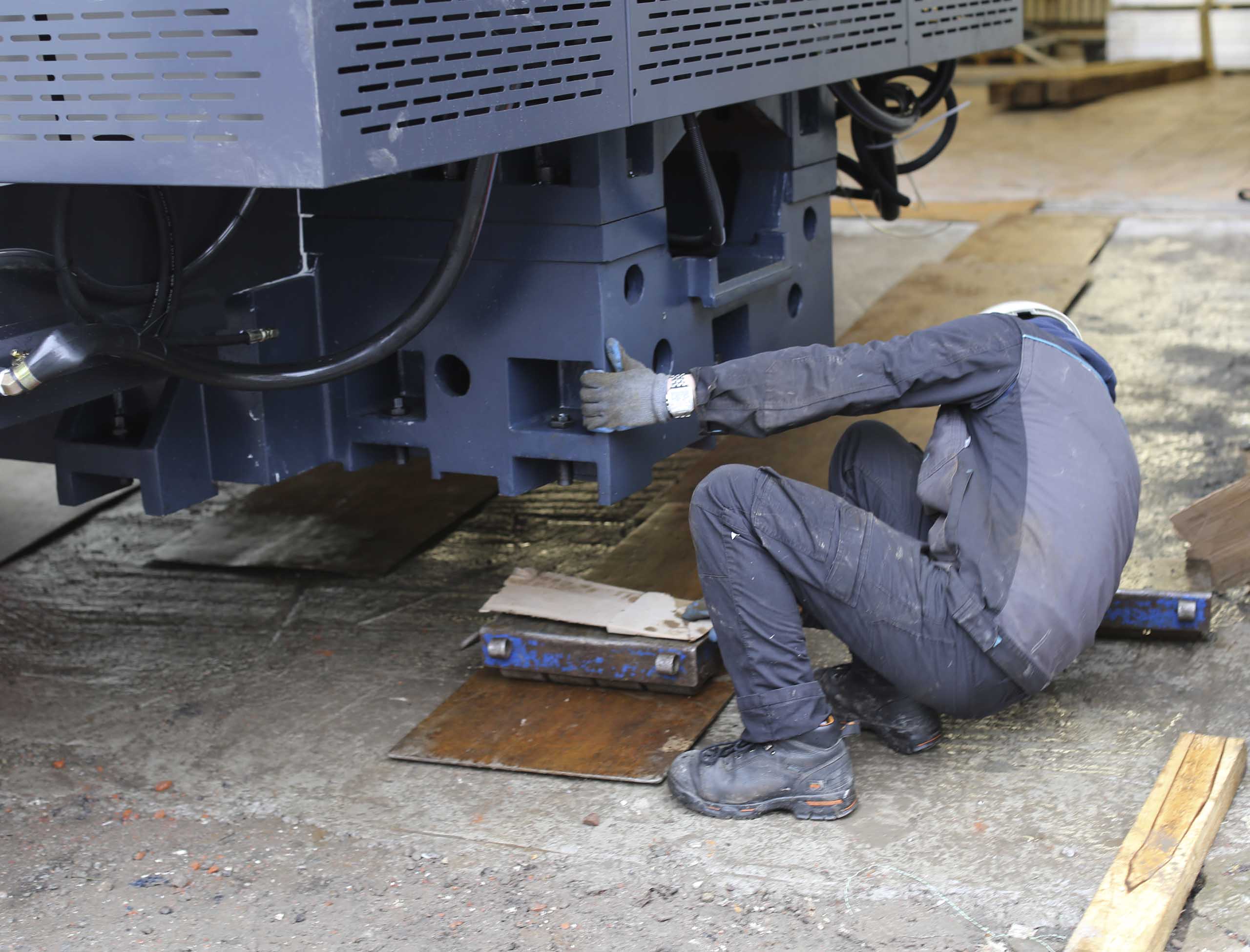 Фото Доставка и разгрузка нового фрезерного станка в цех #58