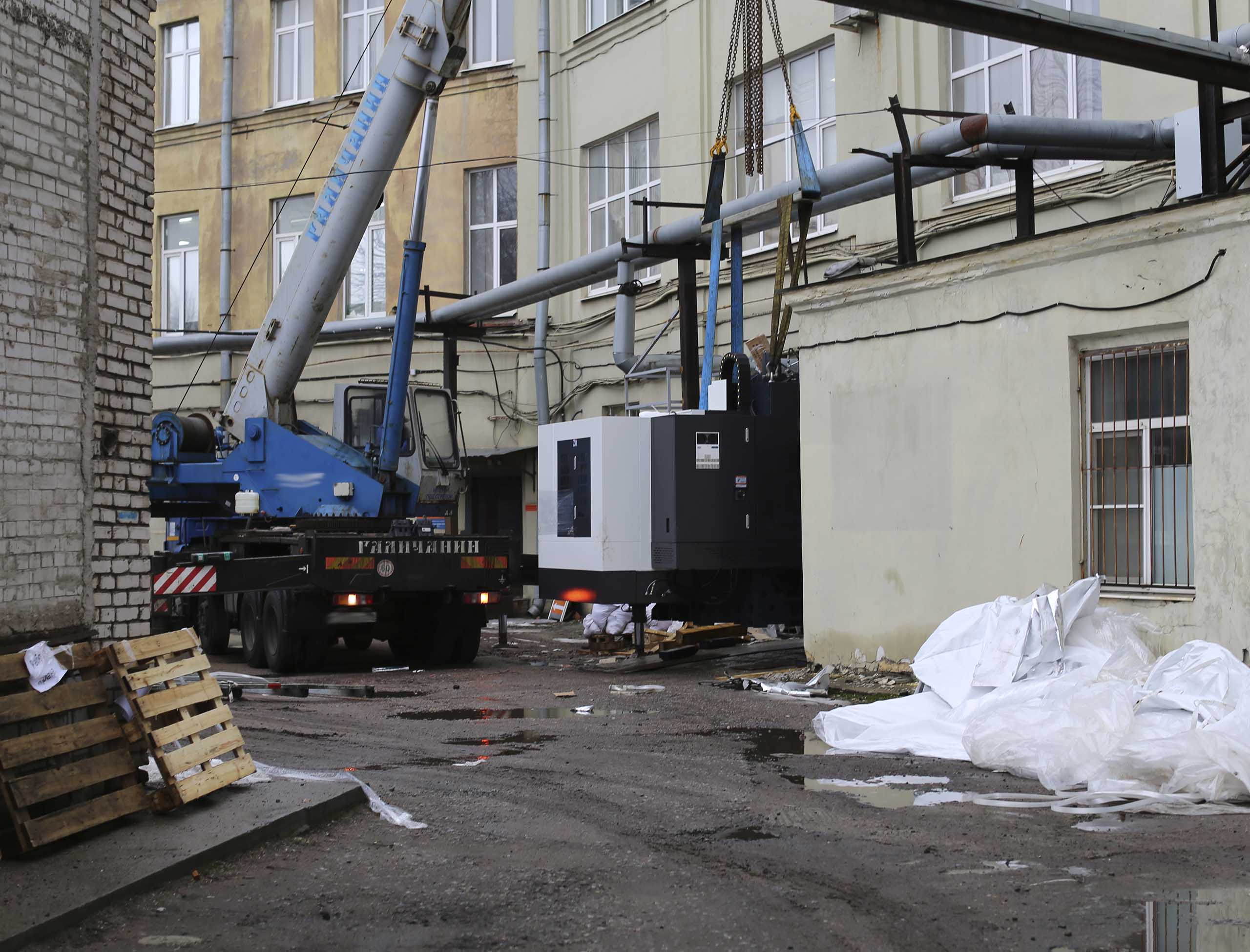 Фото Доставка и разгрузка нового фрезерного станка в цех #60