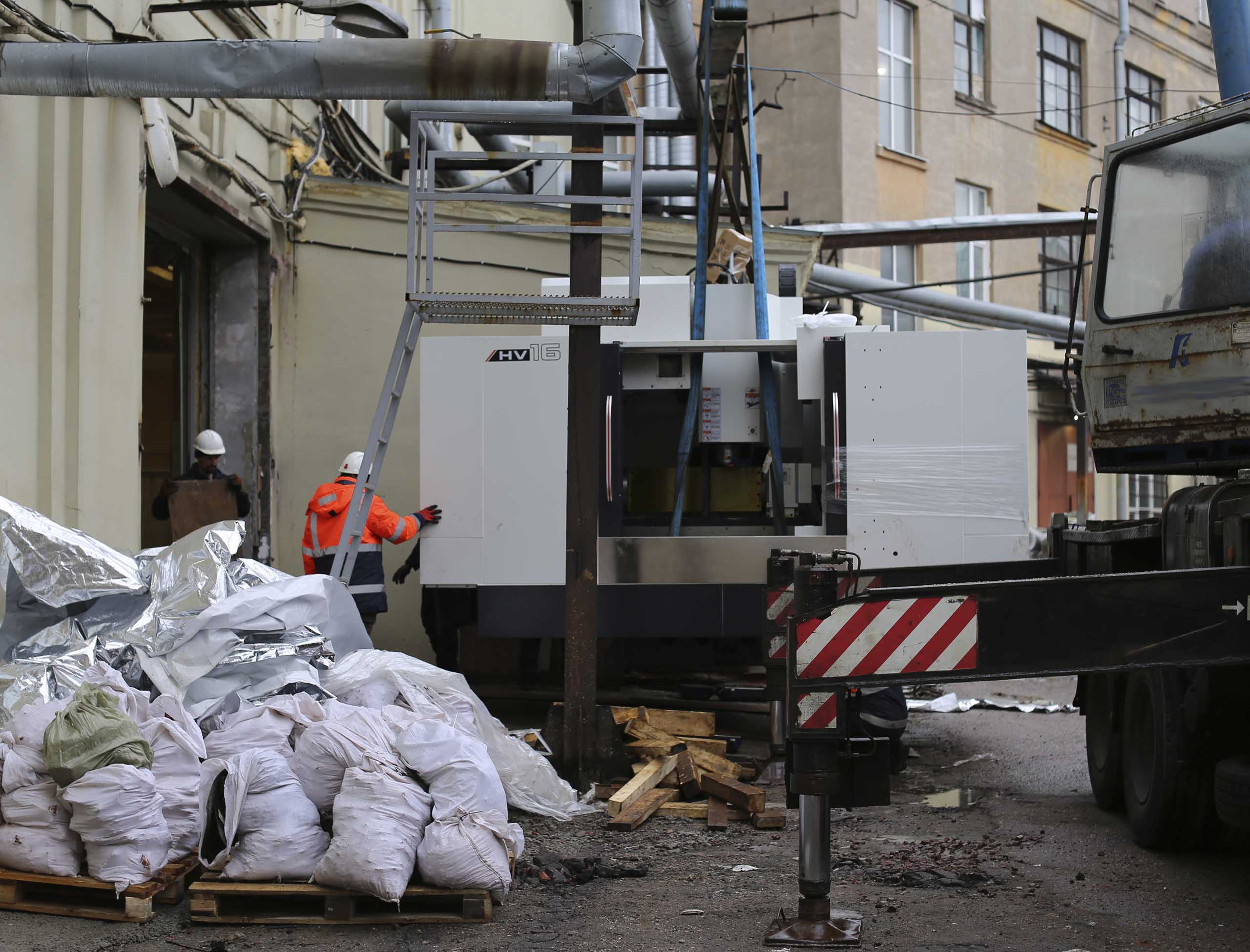 Фото Доставка и разгрузка нового фрезерного станка в цех #64