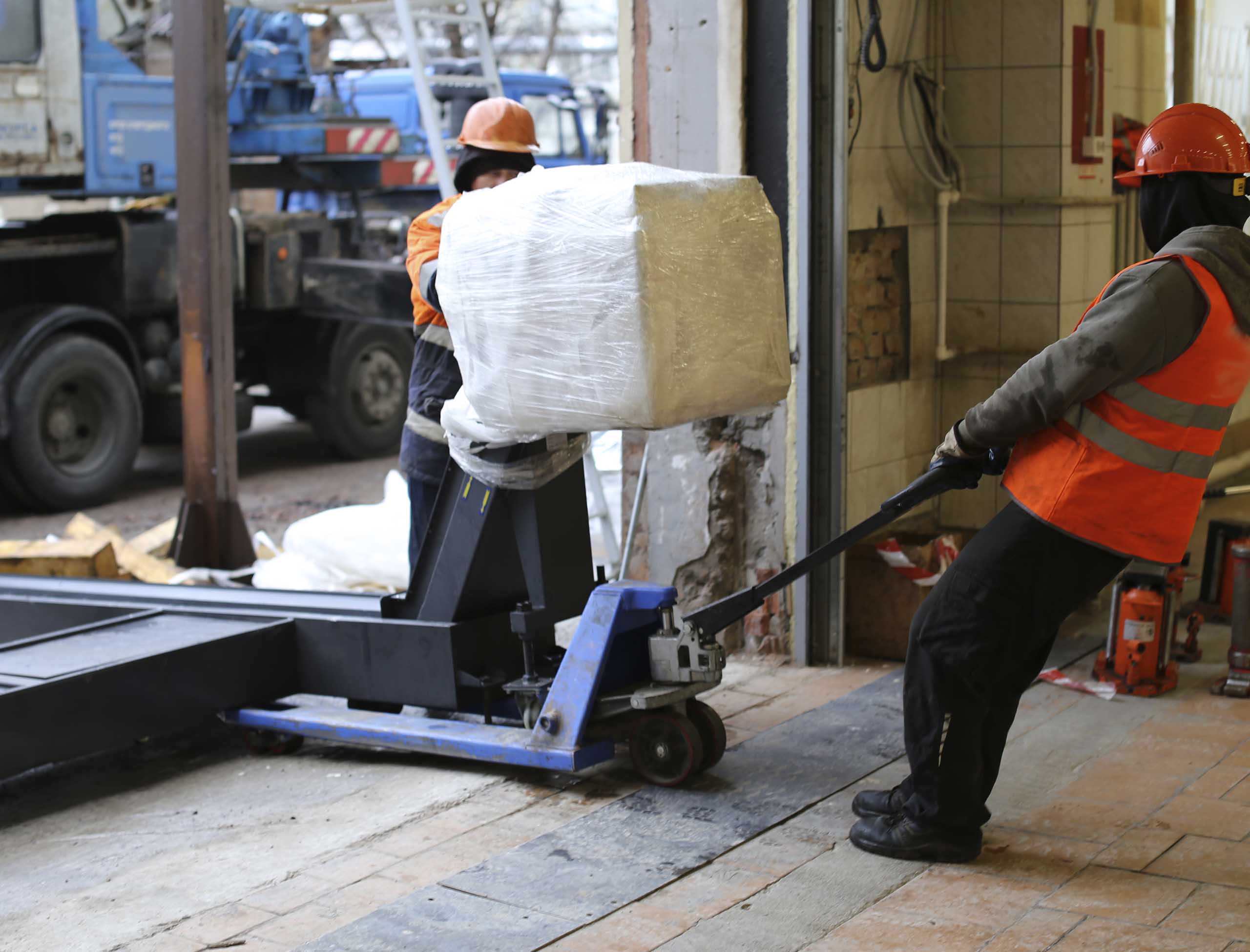 Фото Доставка и разгрузка нового фрезерного станка в цех #69