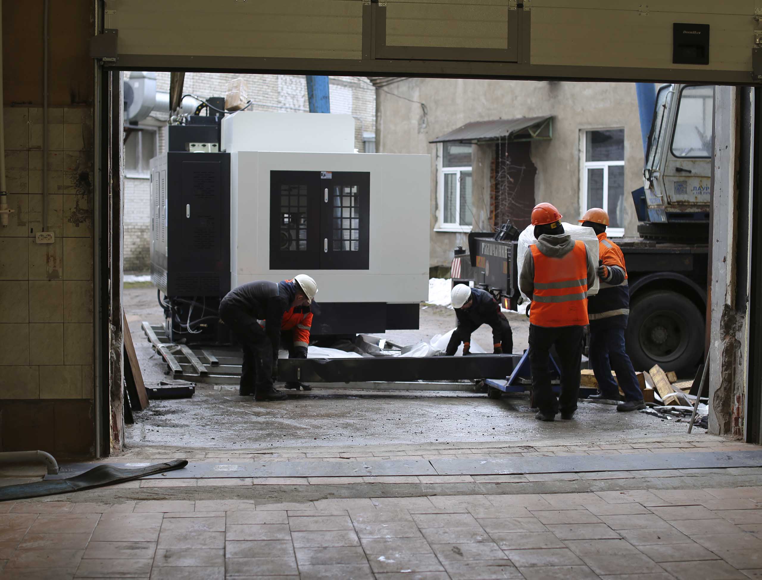 Фото Доставка и разгрузка нового фрезерного станка в цех #70