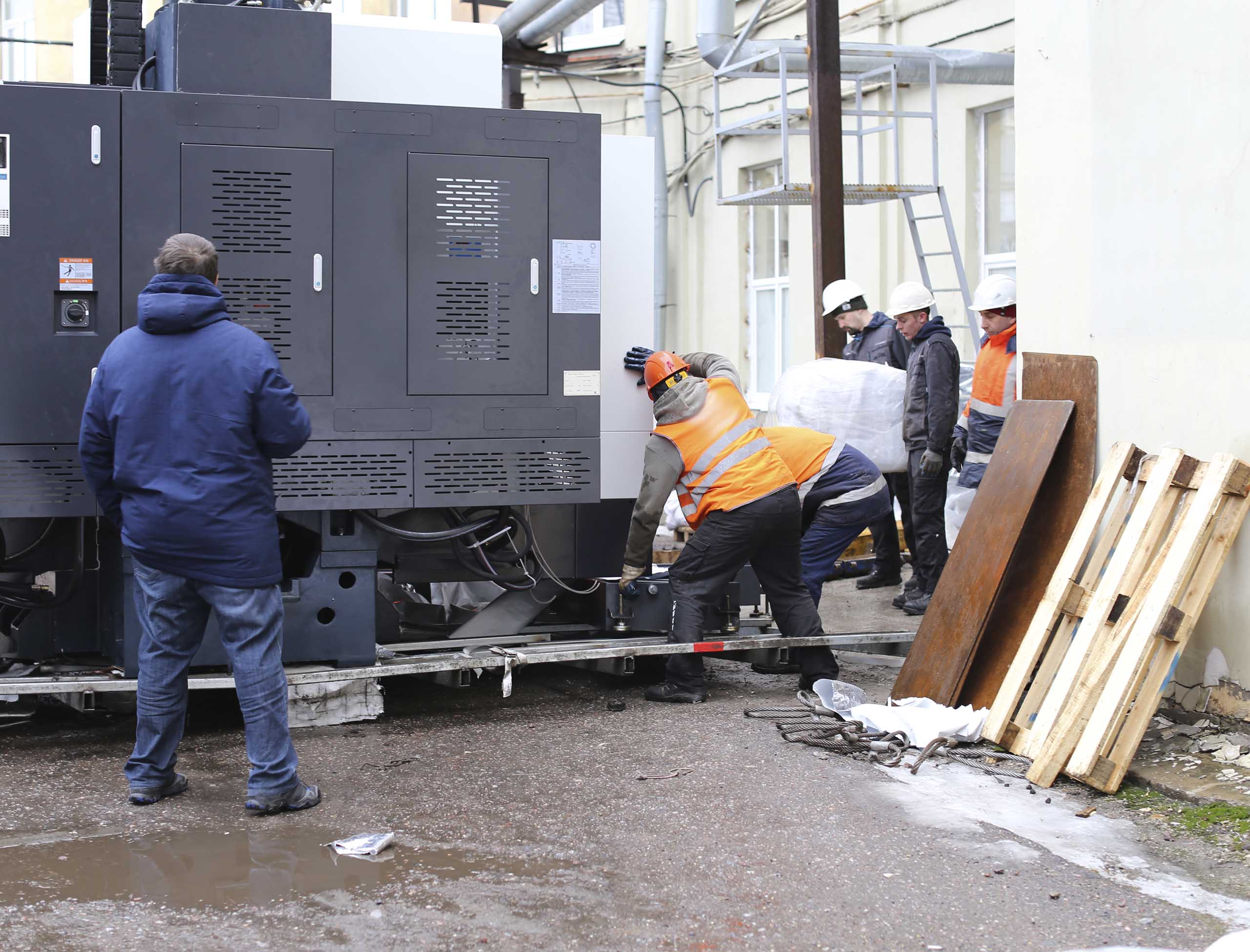 Фото Доставка и разгрузка нового фрезерного станка в цех #72