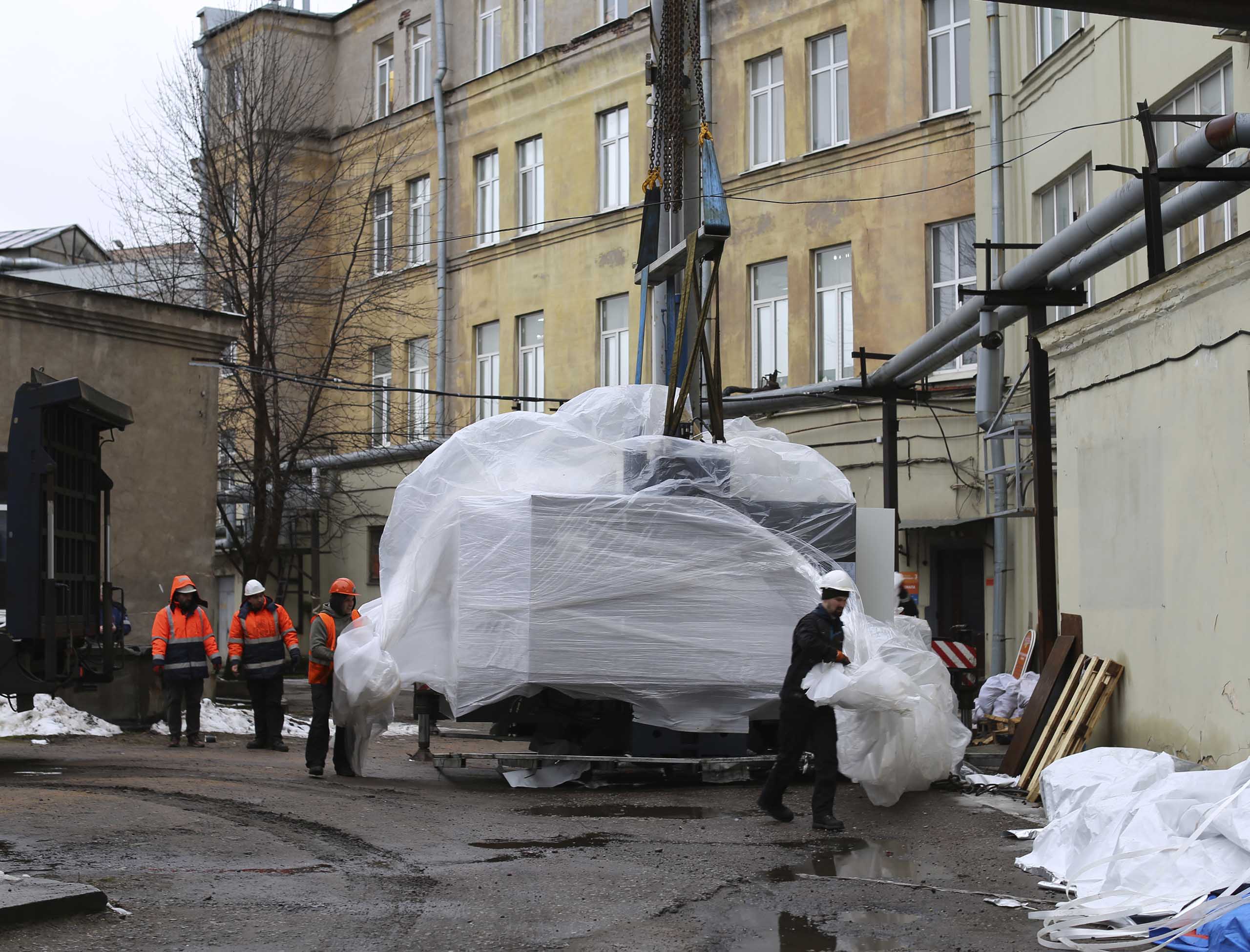 Фото Доставка и разгрузка нового фрезерного станка в цех #75