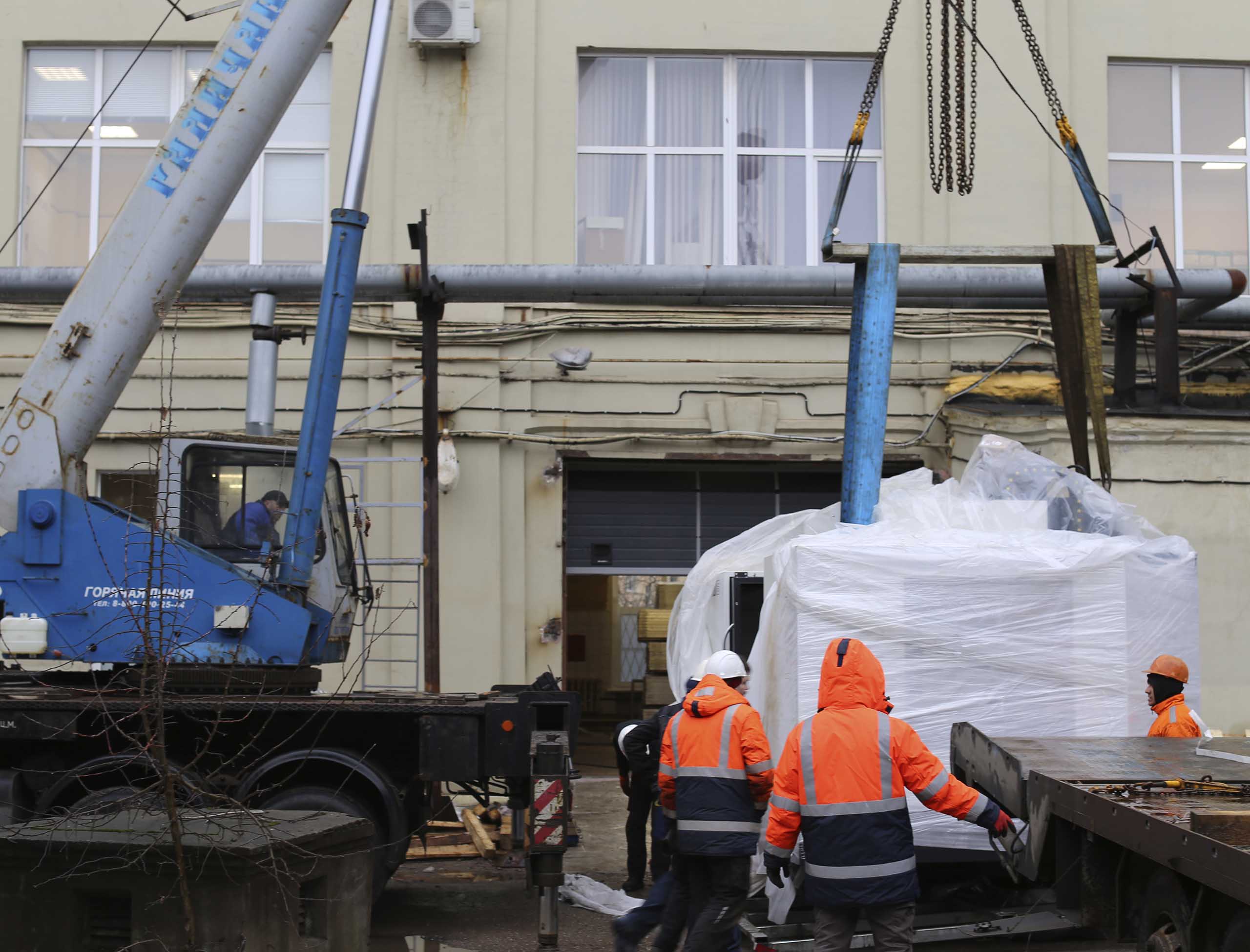 Фото Доставка и разгрузка нового фрезерного станка в цех #76