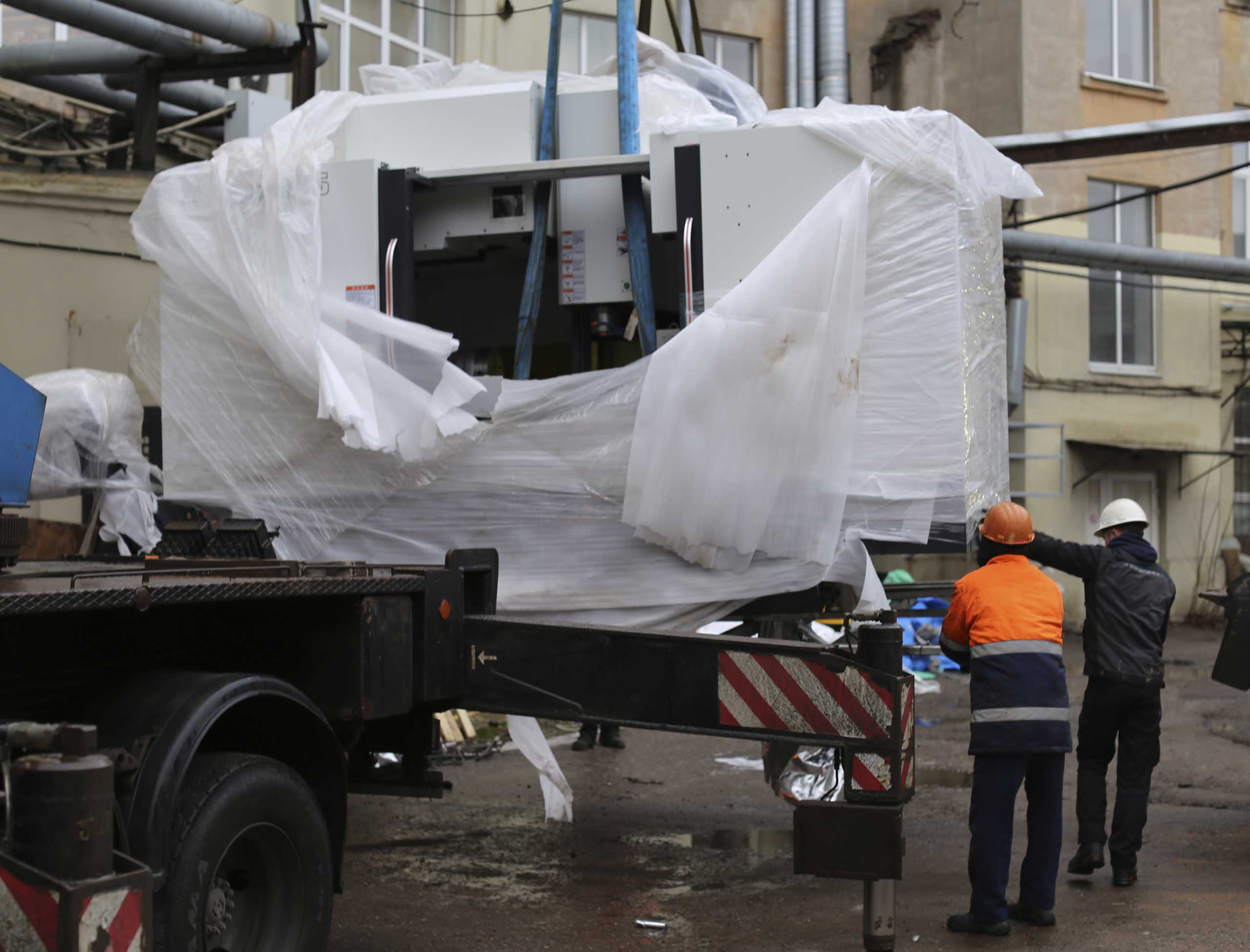 Фото Доставка и разгрузка нового фрезерного станка в цех #77