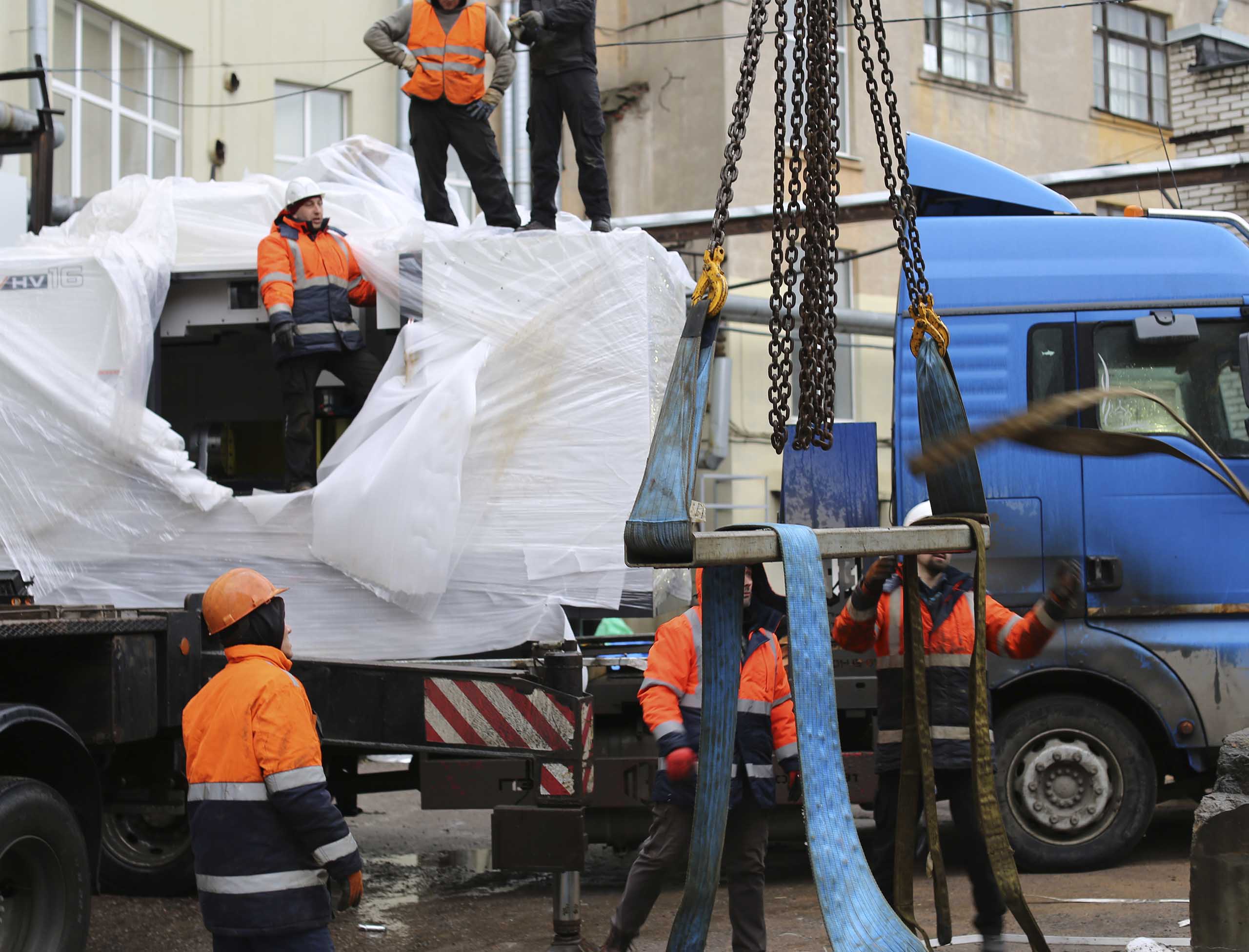 Фото Доставка и разгрузка нового фрезерного станка в цех #82