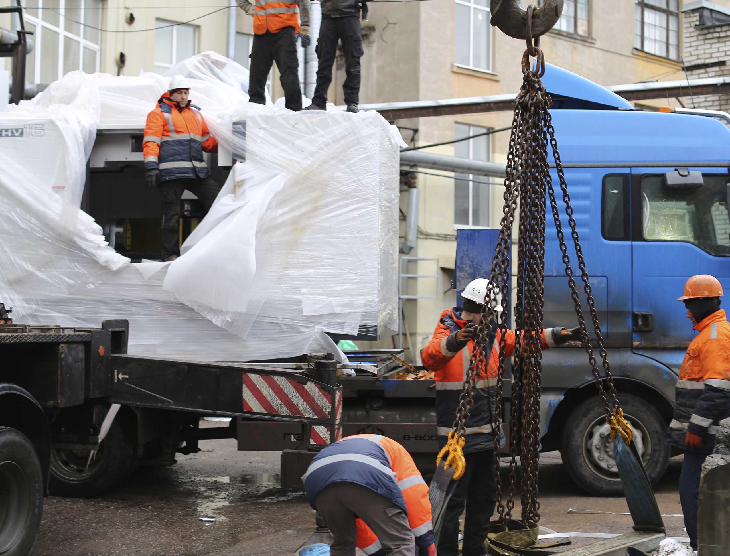 Фото Доставка и разгрузка нового фрезерного станка в цех #83