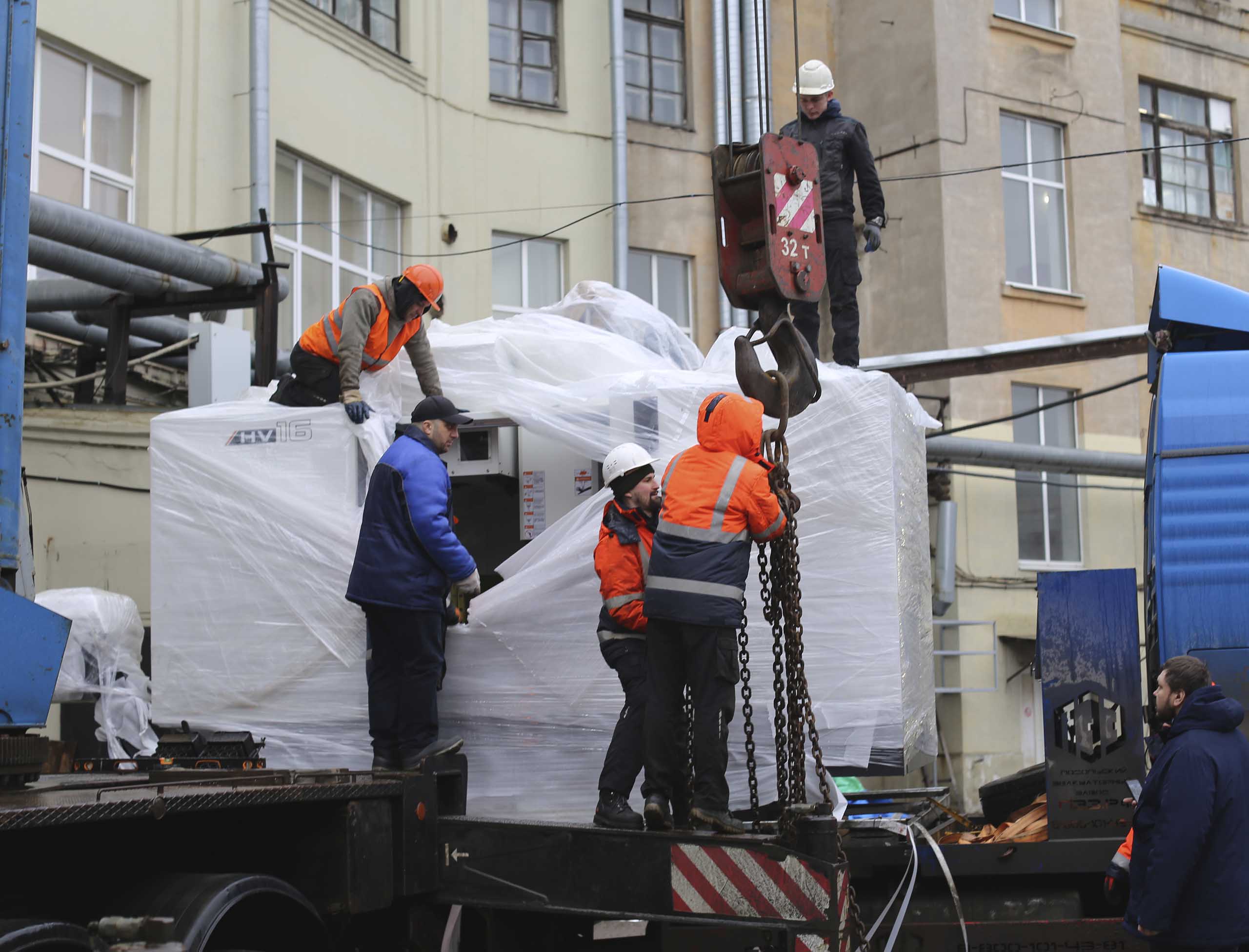 Фото Доставка и разгрузка нового фрезерного станка в цех #86