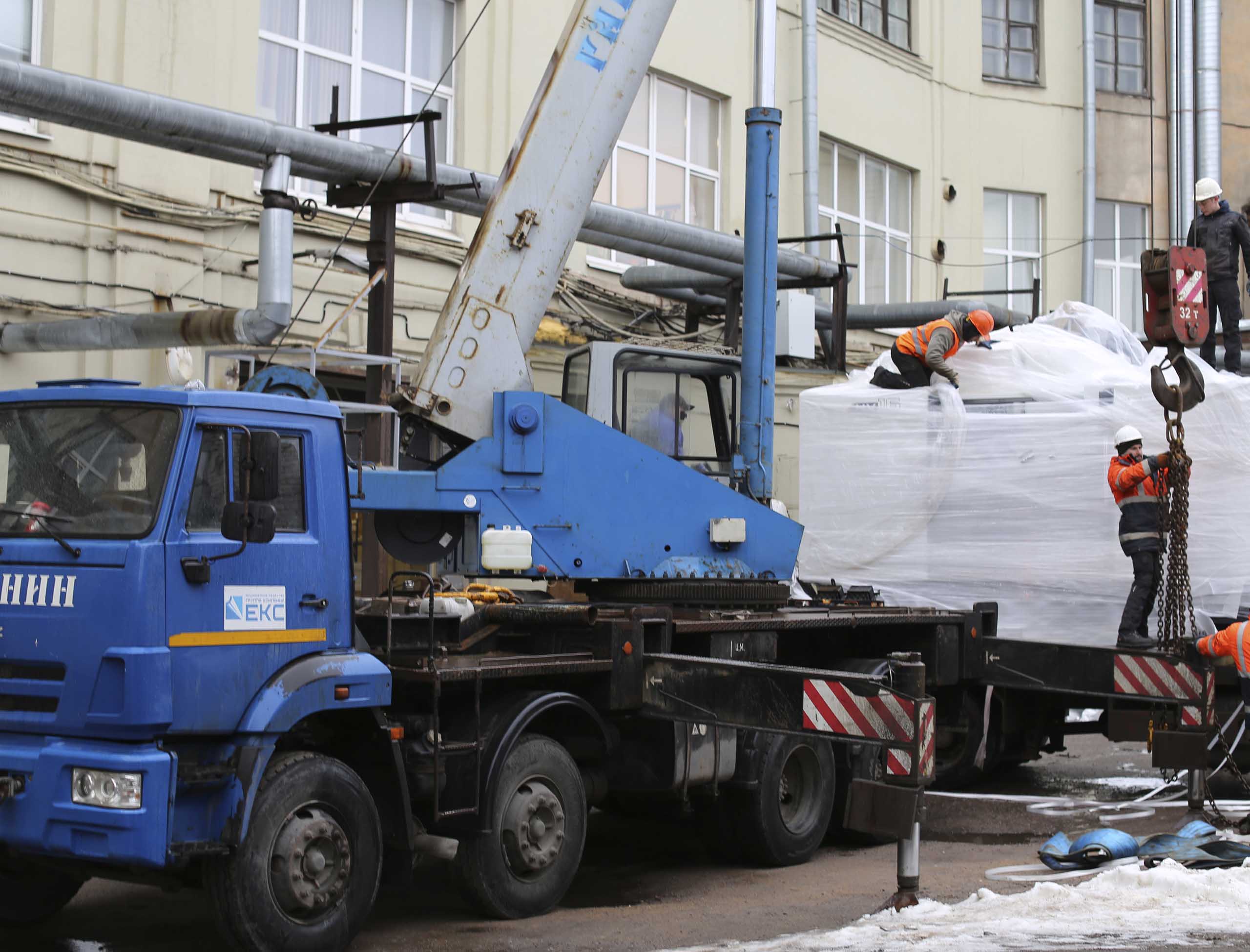 Фото Доставка и разгрузка нового фрезерного станка в цех #87