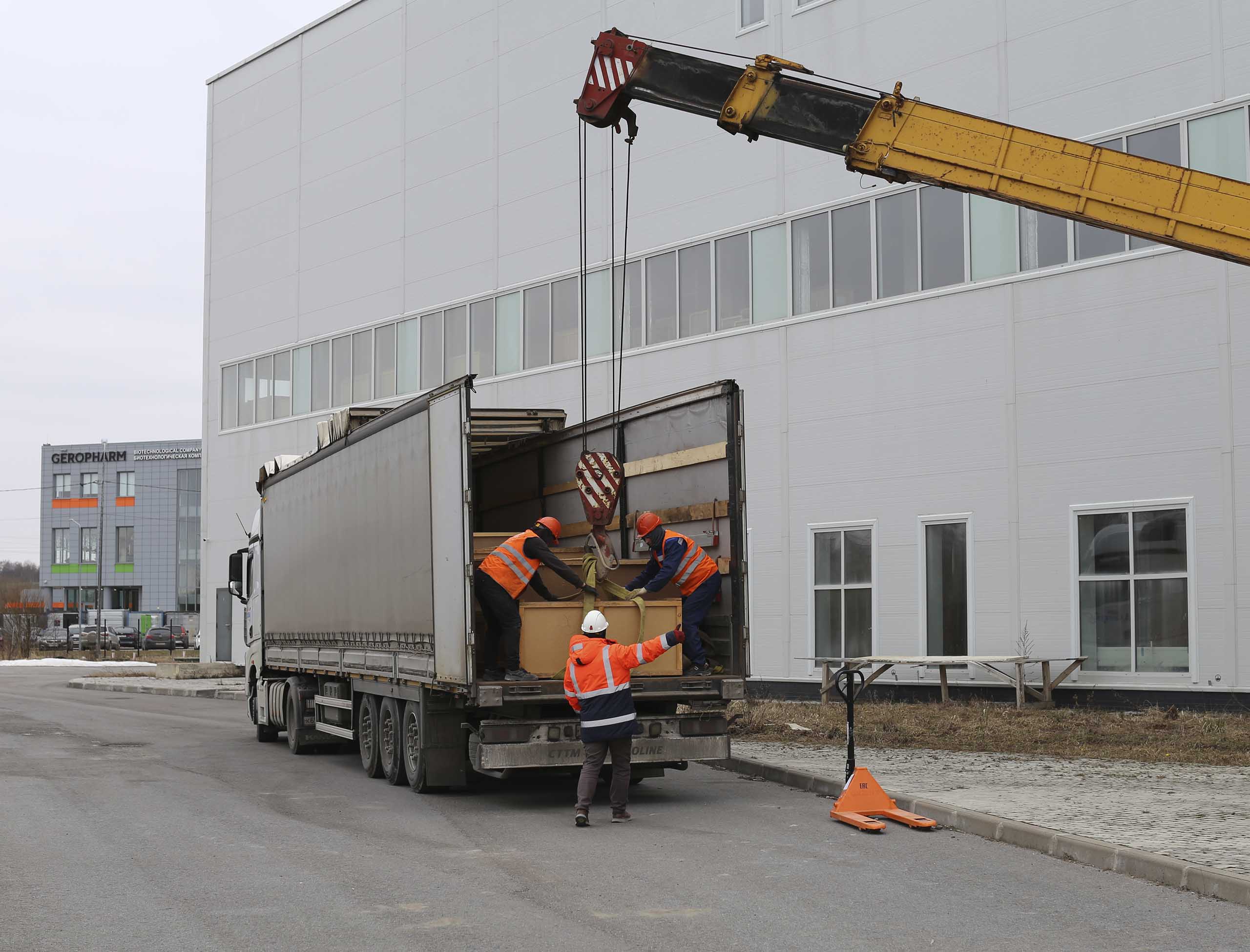 Фото Бригада стропальщиков успешно разгрузила сборные грузы в Пушкине #2