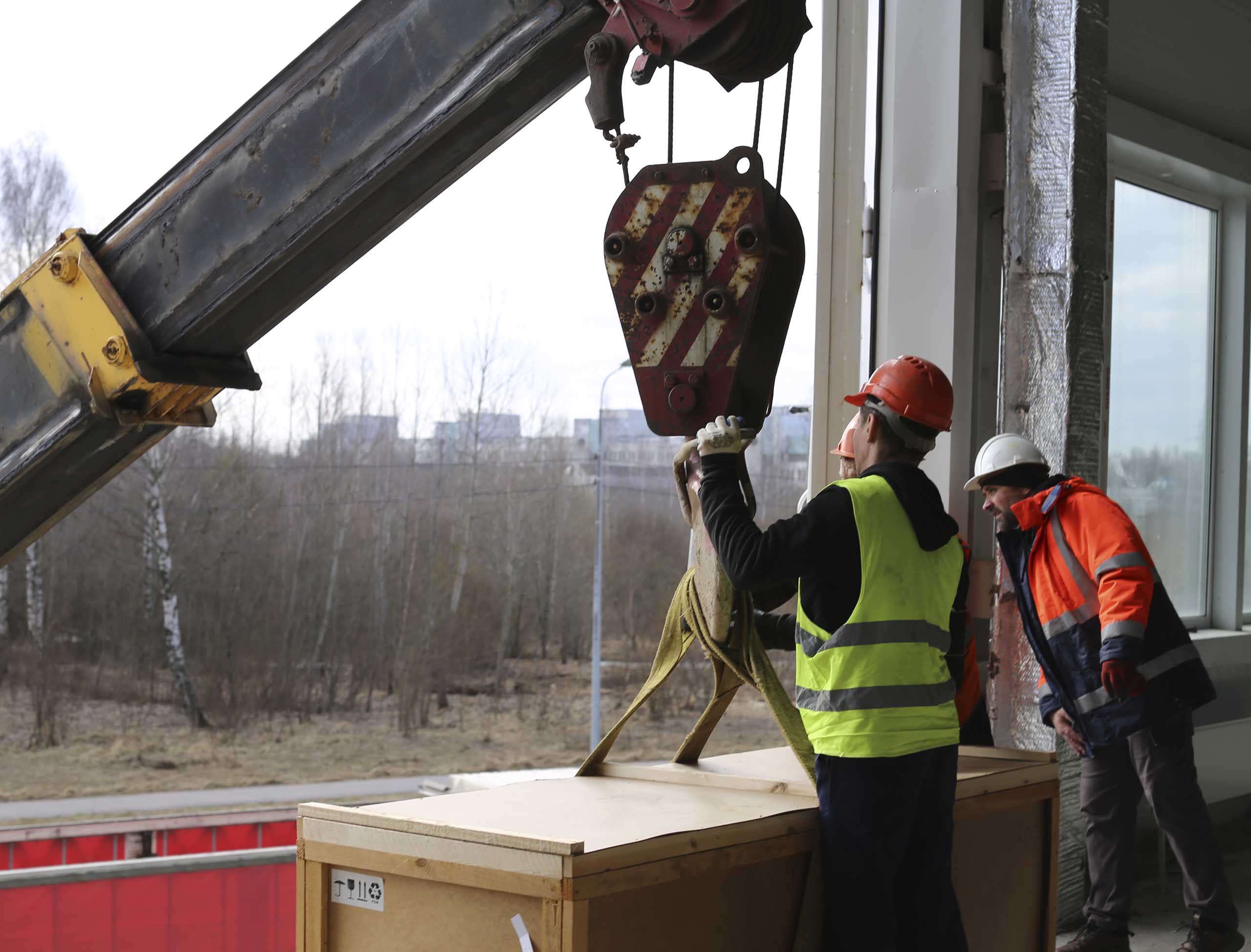 Фото Бригада стропальщиков успешно разгрузила сборные грузы в Пушкине #10