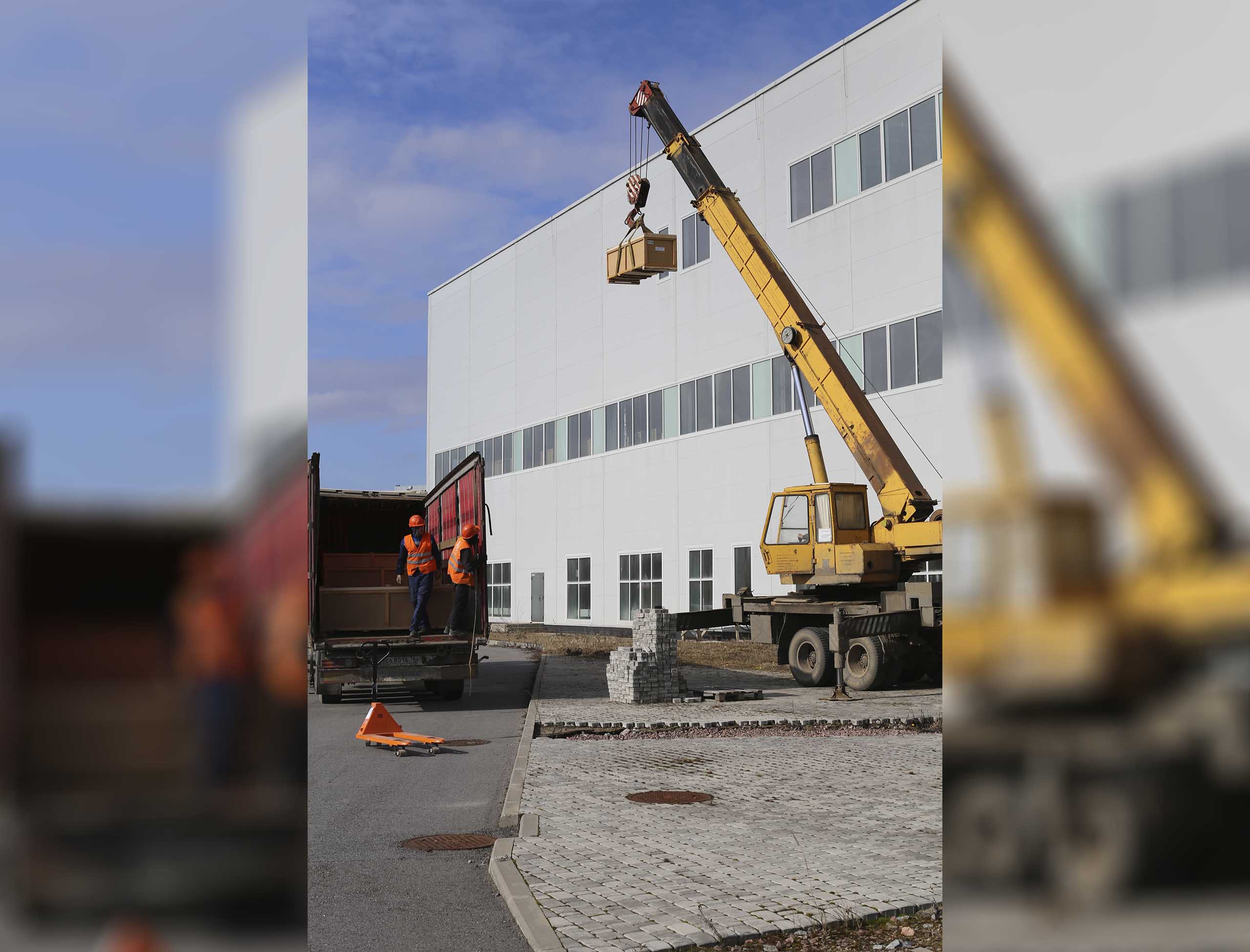 Фото Бригада стропальщиков успешно разгрузила сборные грузы в Пушкине #16