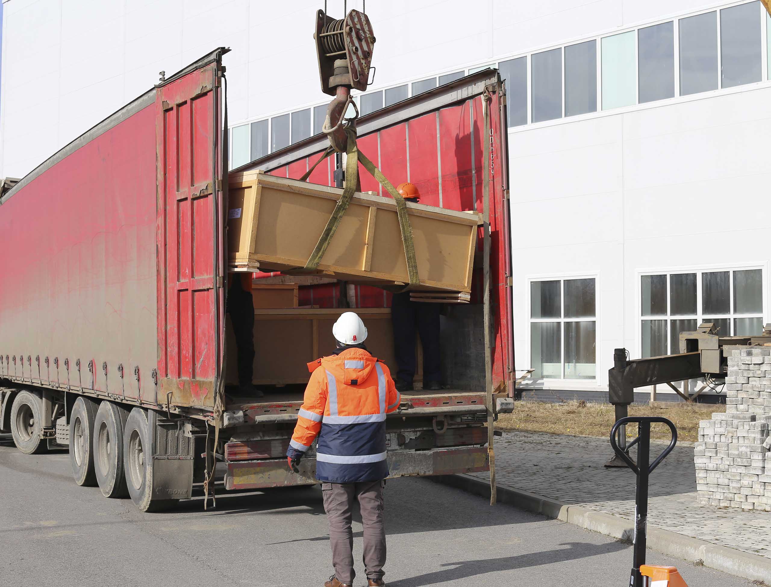 Фото Бригада стропальщиков успешно разгрузила сборные грузы в Пушкине #26