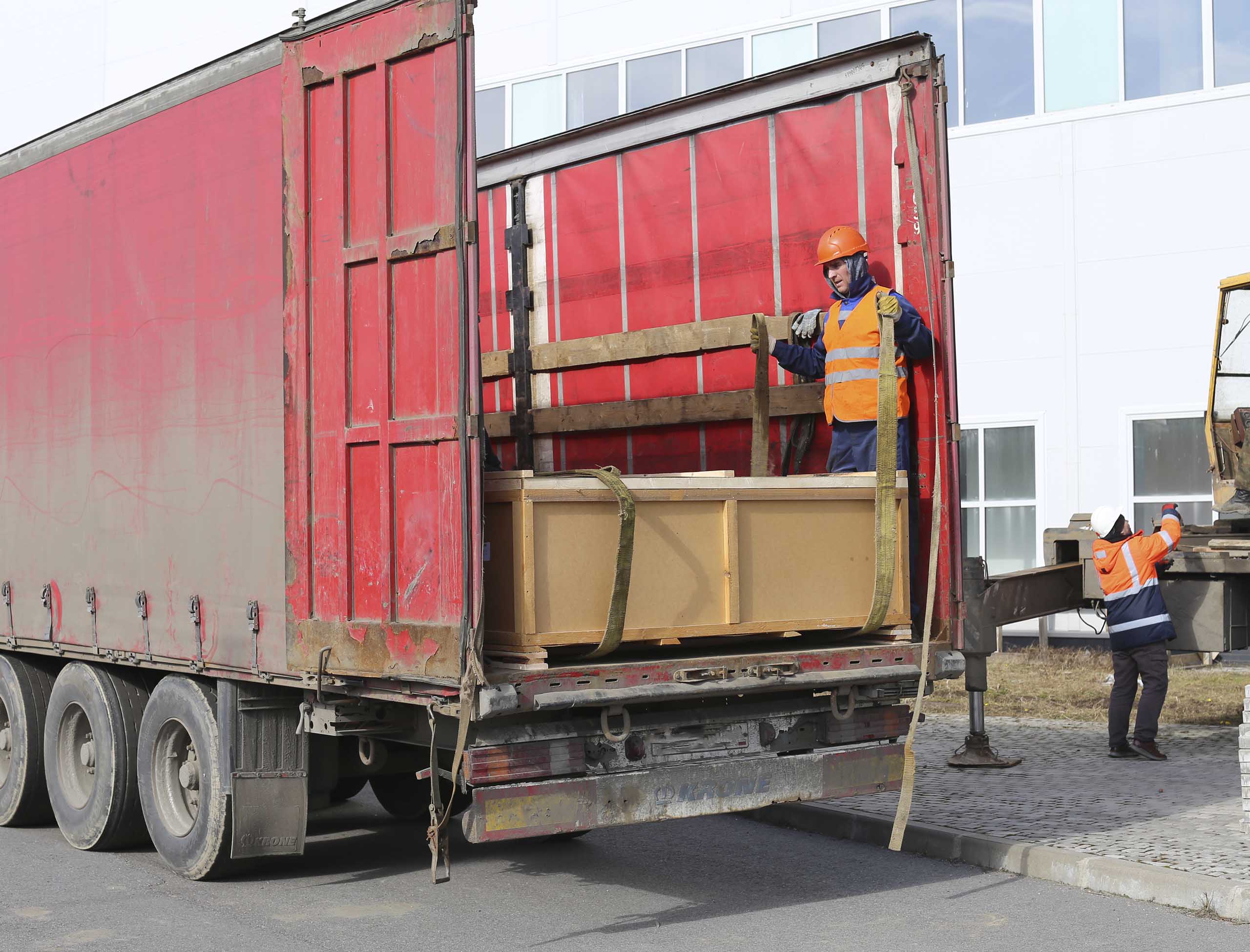 Фото Бригада стропальщиков успешно разгрузила сборные грузы в Пушкине #28