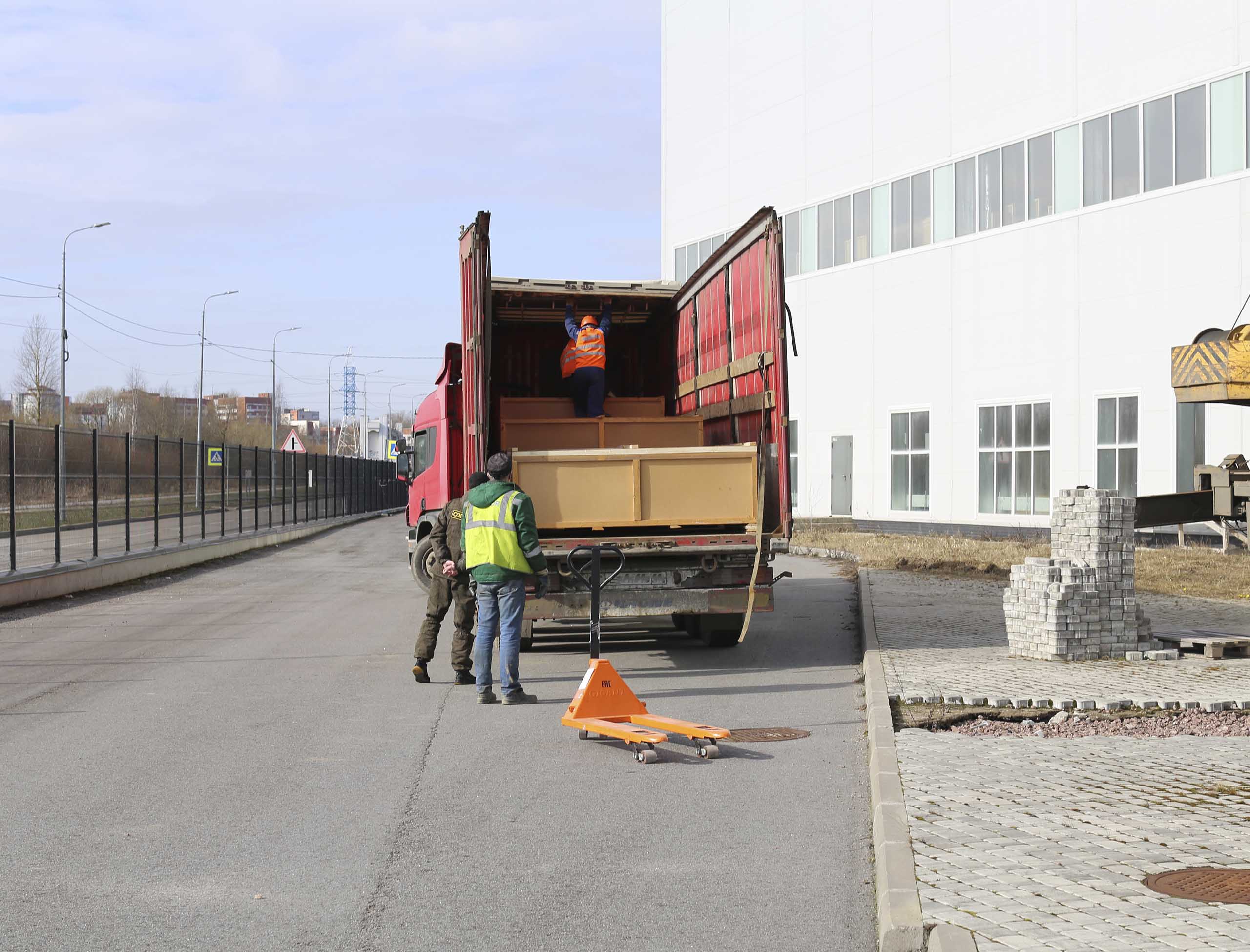 Фото Бригада стропальщиков успешно разгрузила сборные грузы в Пушкине #30