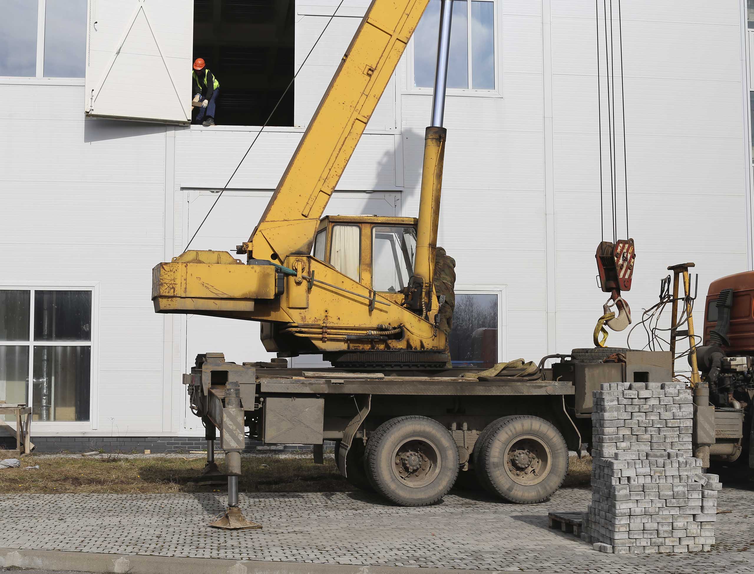 Фото Бригада стропальщиков успешно разгрузила сборные грузы в Пушкине #33