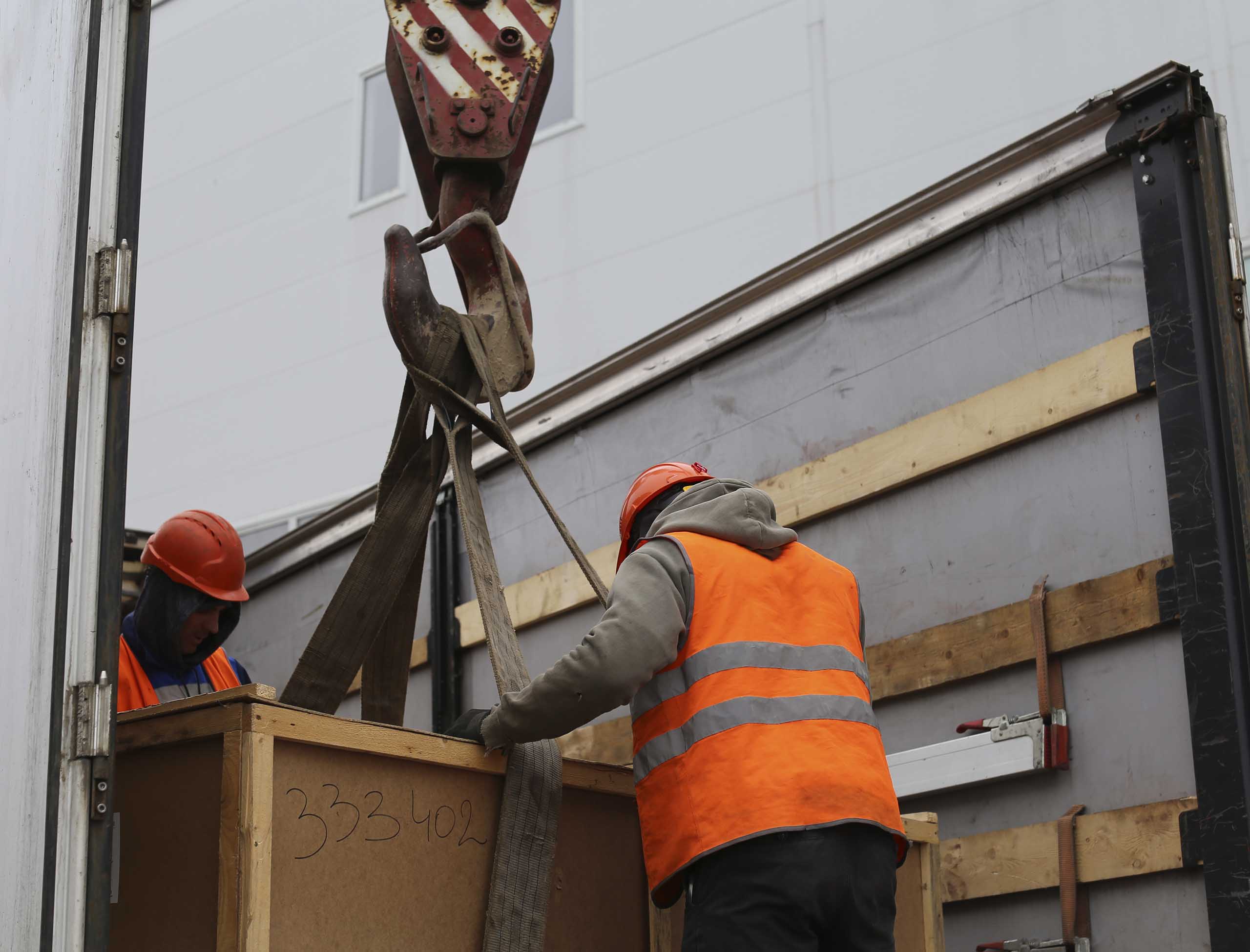 Фото Бригада стропальщиков успешно разгрузила сборные грузы в Пушкине #40