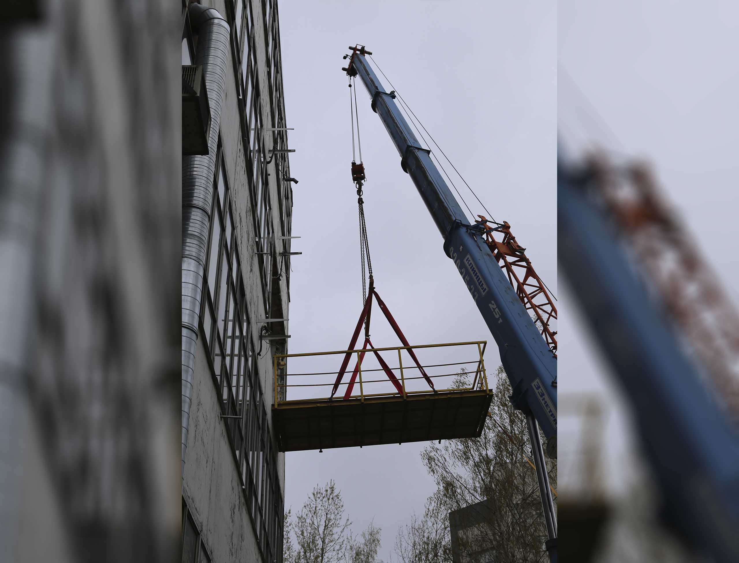 Фото Перевозка и спуск производственного оборудования при помощи подвесной платформы #5