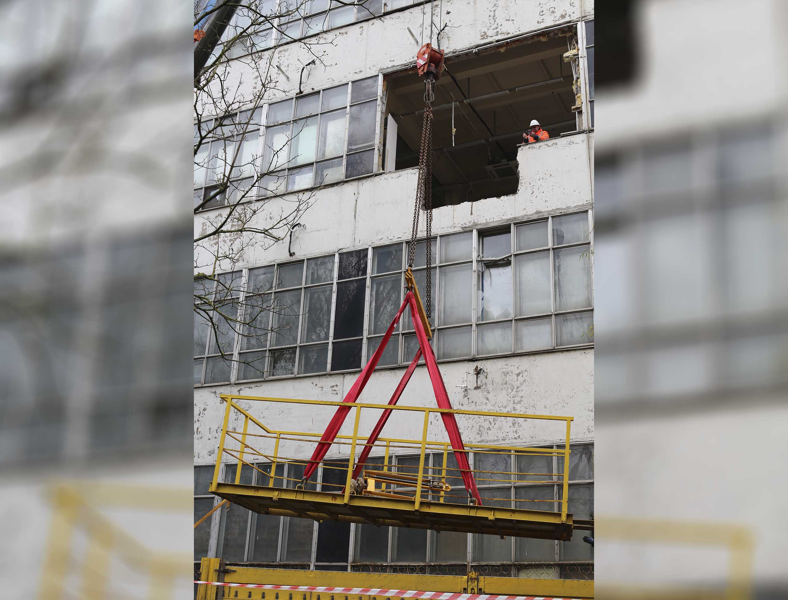 Фото Перевозка и спуск производственного оборудования при помощи подвесной платформы #11