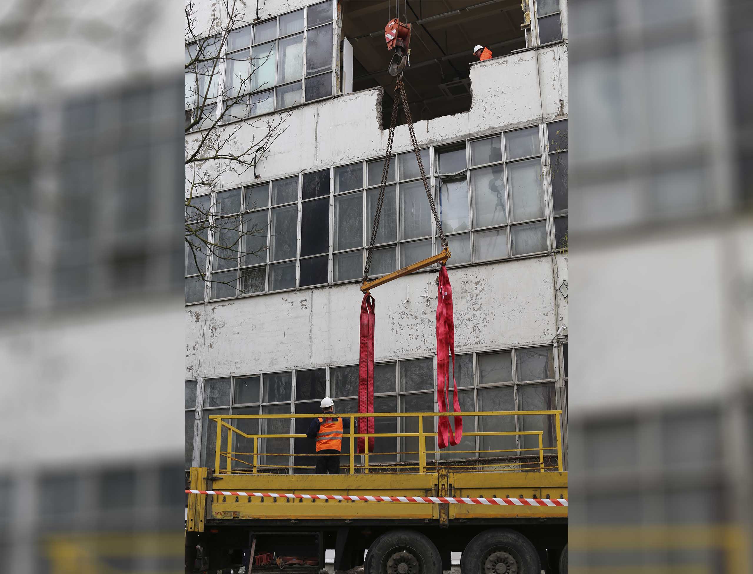 Фото Перевозка и спуск производственного оборудования при помощи подвесной платформы #13