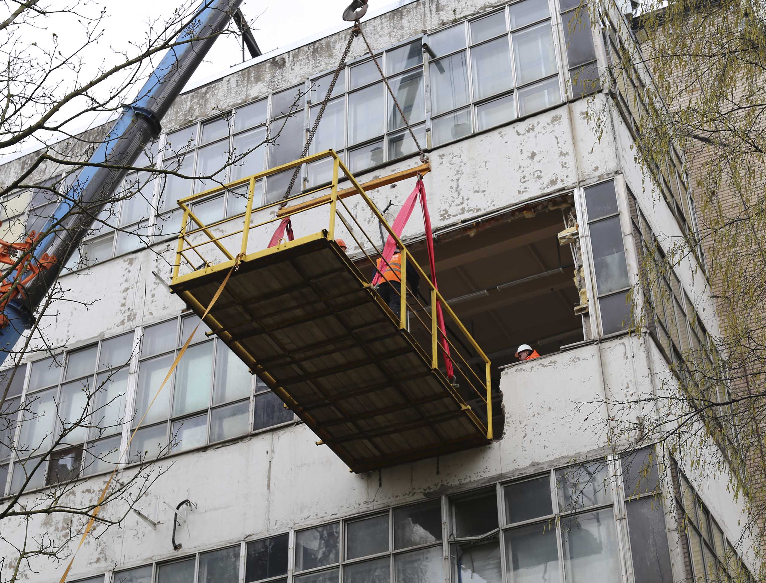 Фото Перевозка и спуск производственного оборудования при помощи подвесной платформы #14