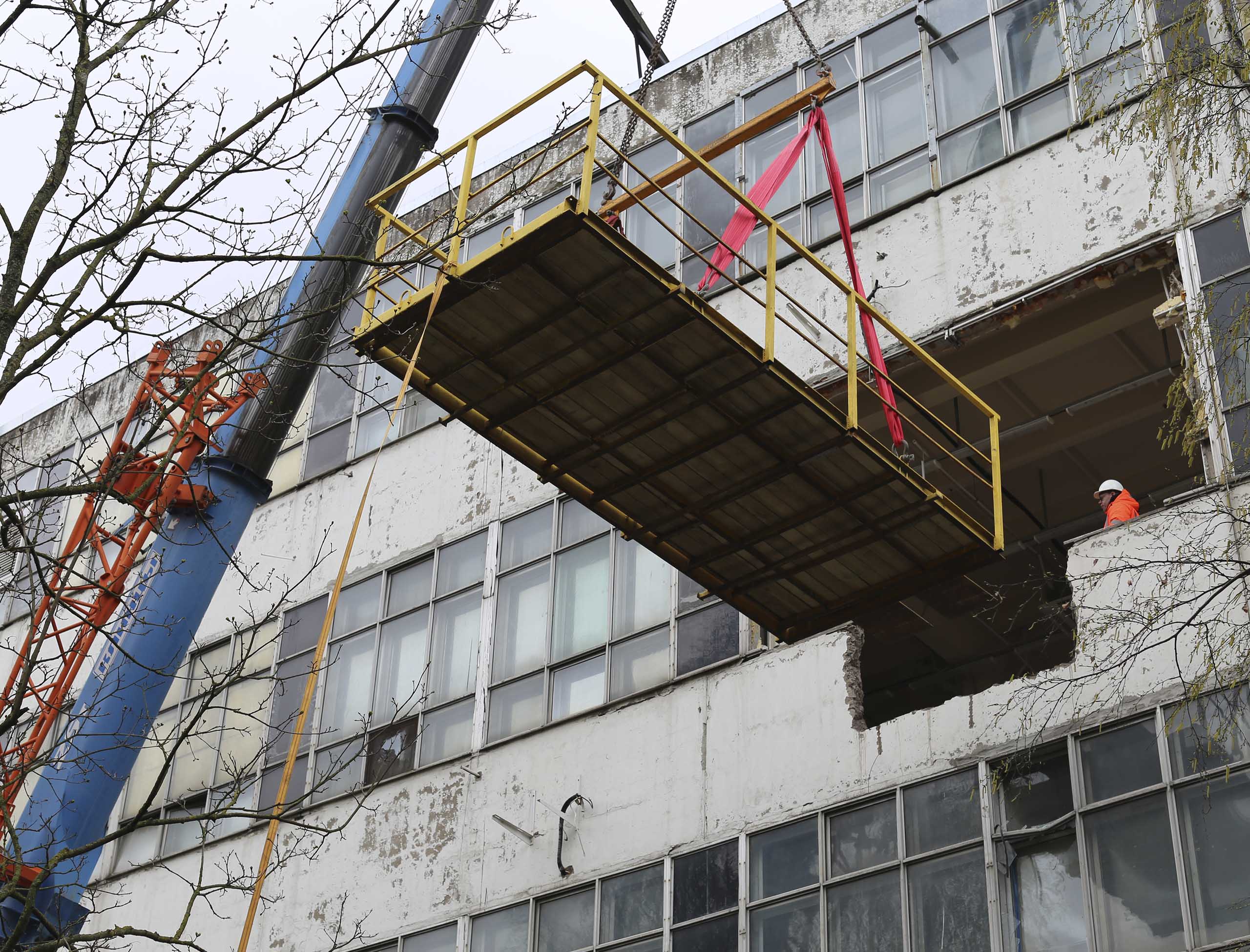 Фото Перевозка и спуск производственного оборудования при помощи подвесной платформы #16