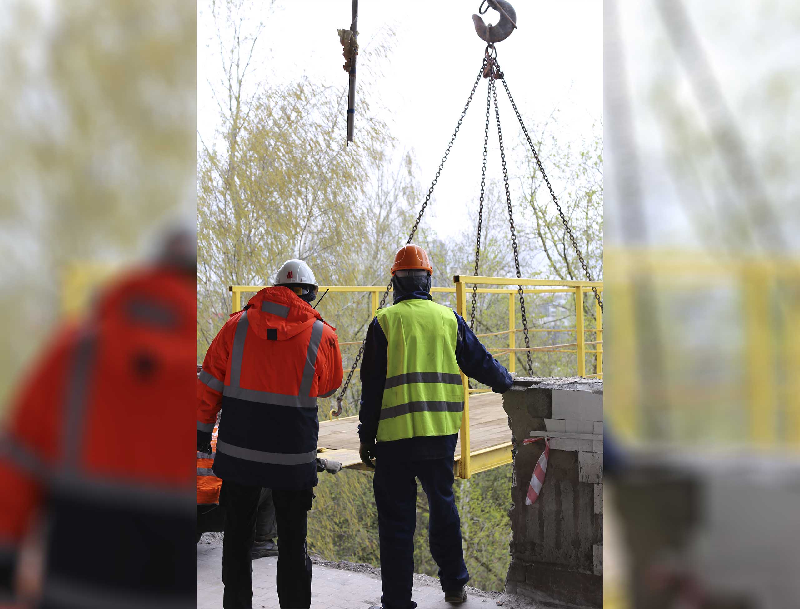 Фото Перевозка и спуск производственного оборудования при помощи подвесной платформы #17