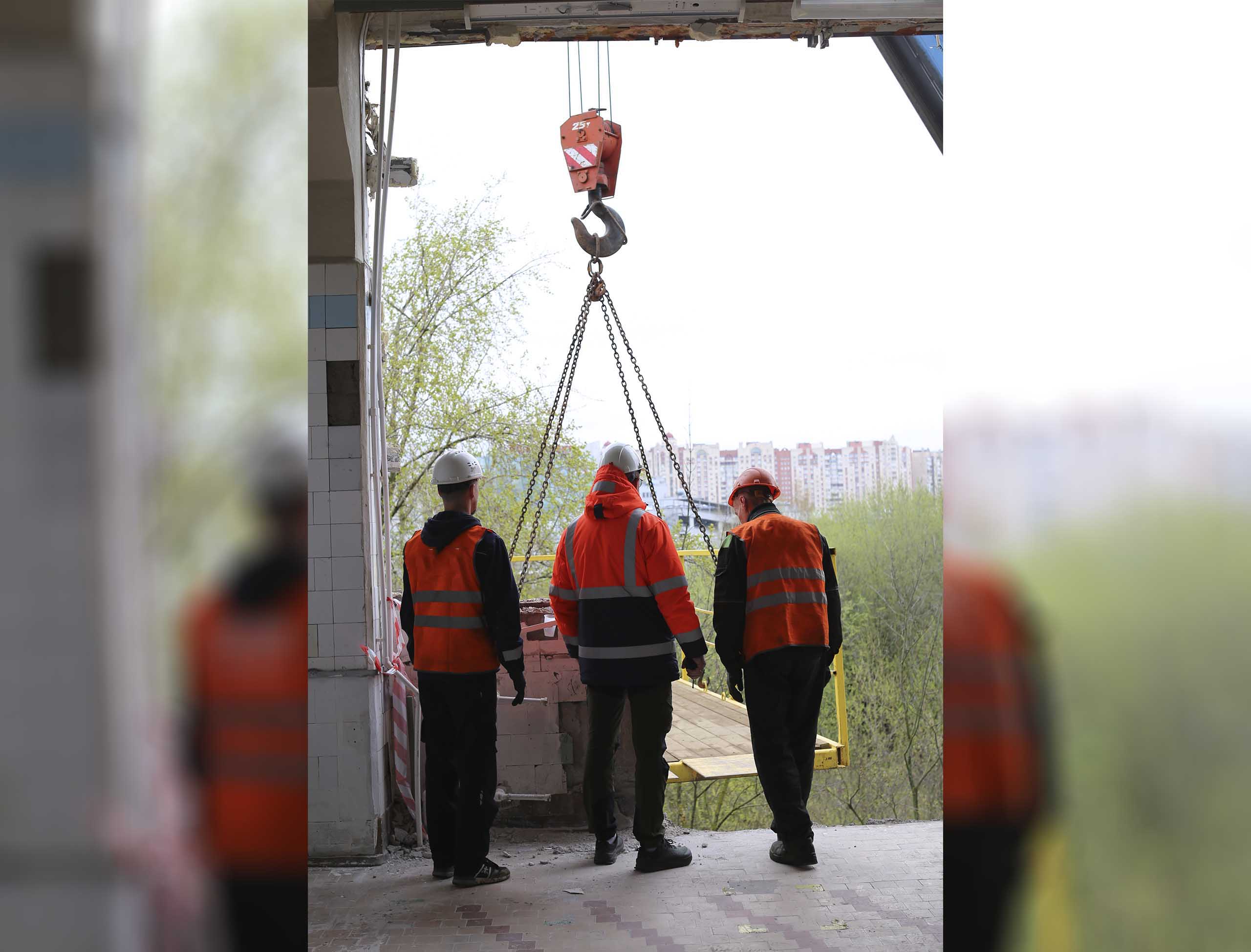 Фото Перевозка и спуск производственного оборудования при помощи подвесной платформы #19