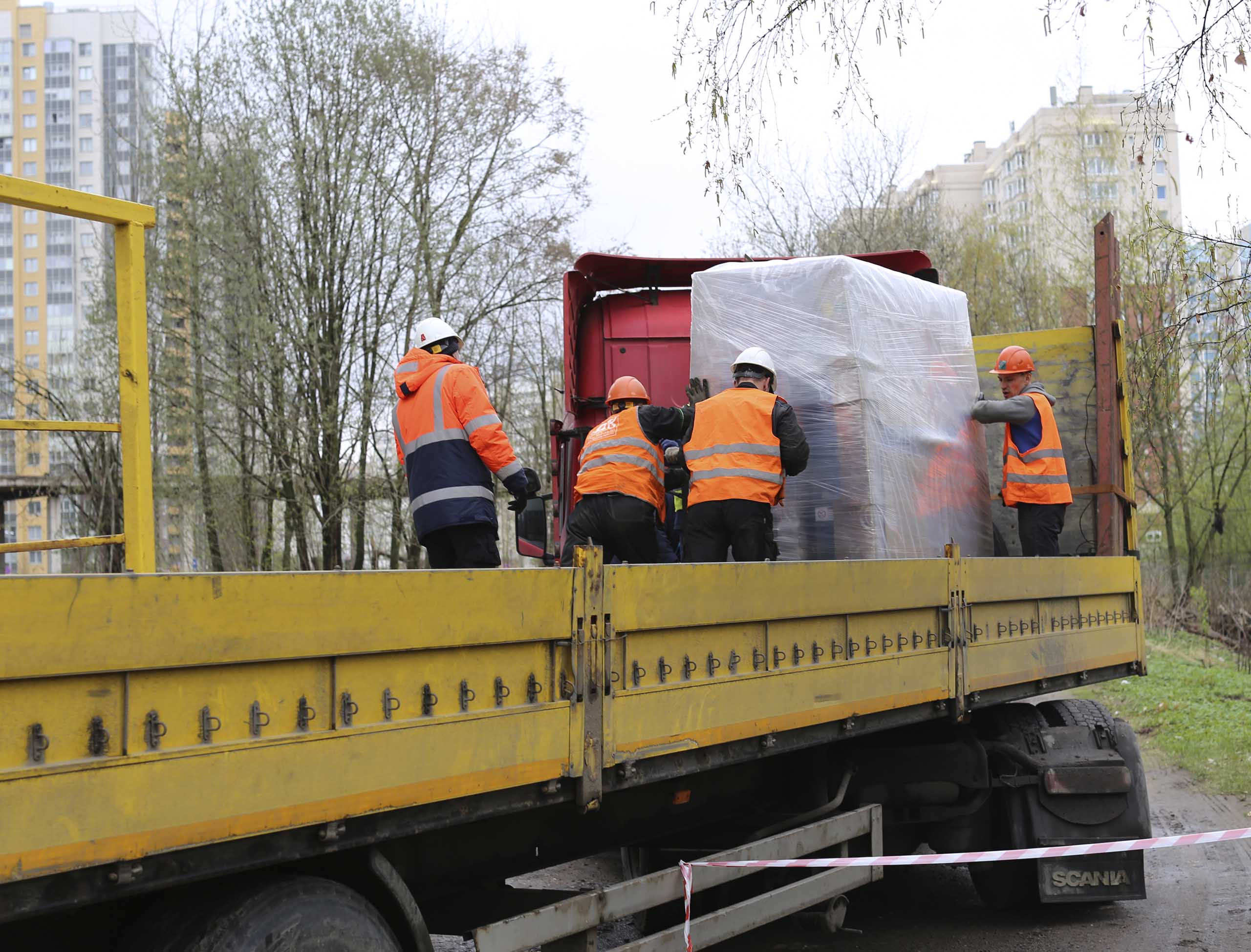 Фото Перевозка и спуск производственного оборудования при помощи подвесной платформы #20