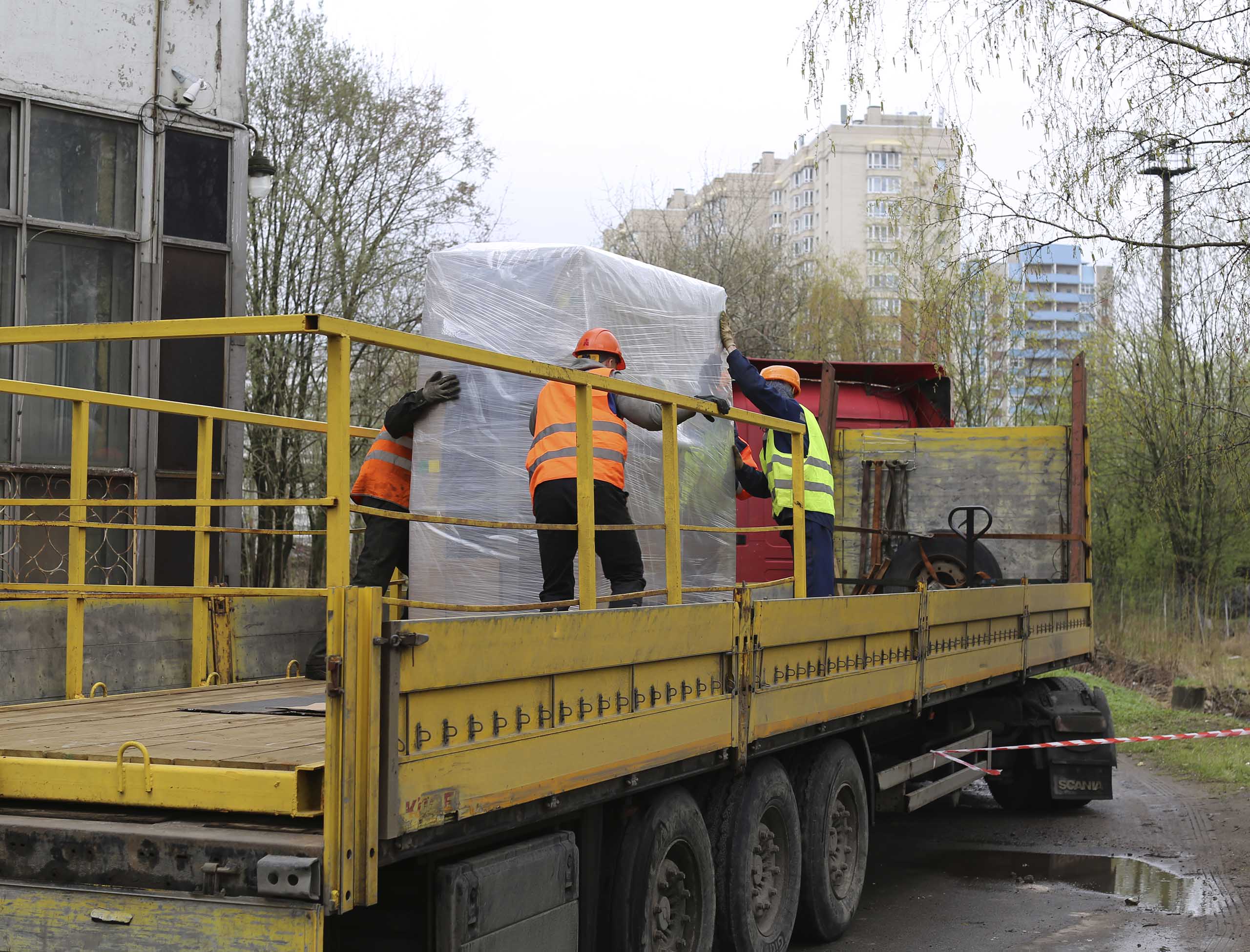 Фото Перевозка и спуск производственного оборудования при помощи подвесной платформы #22