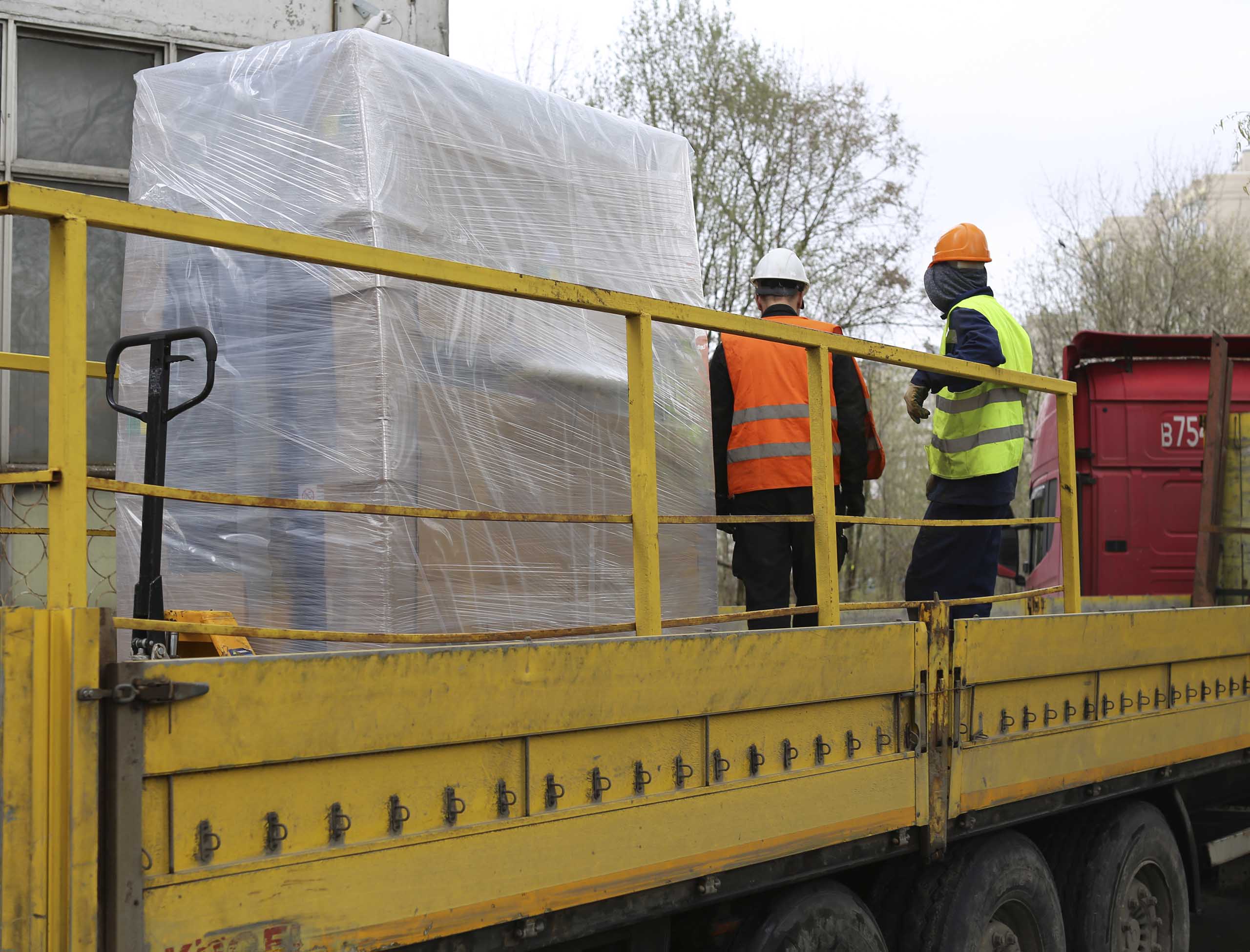 Фото Перевозка и спуск производственного оборудования при помощи подвесной платформы #25