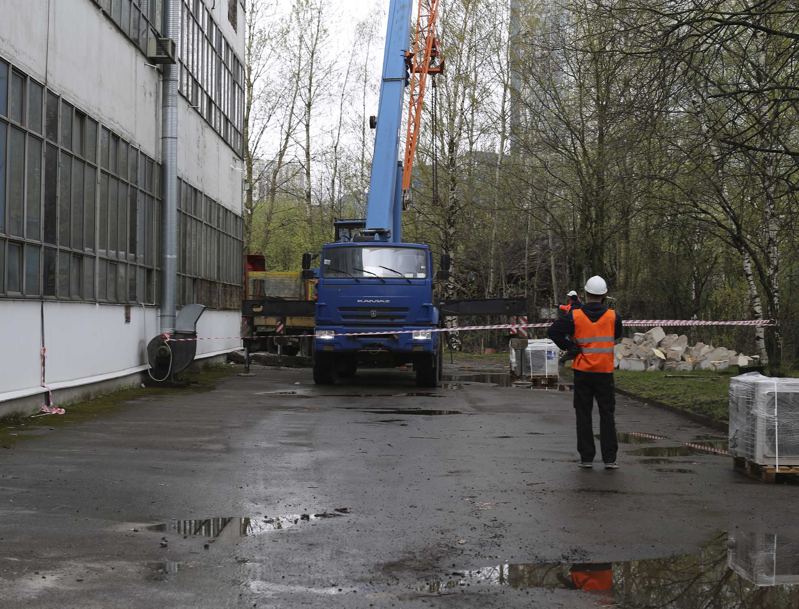 Фото Перевозка и спуск производственного оборудования при помощи подвесной платформы #27