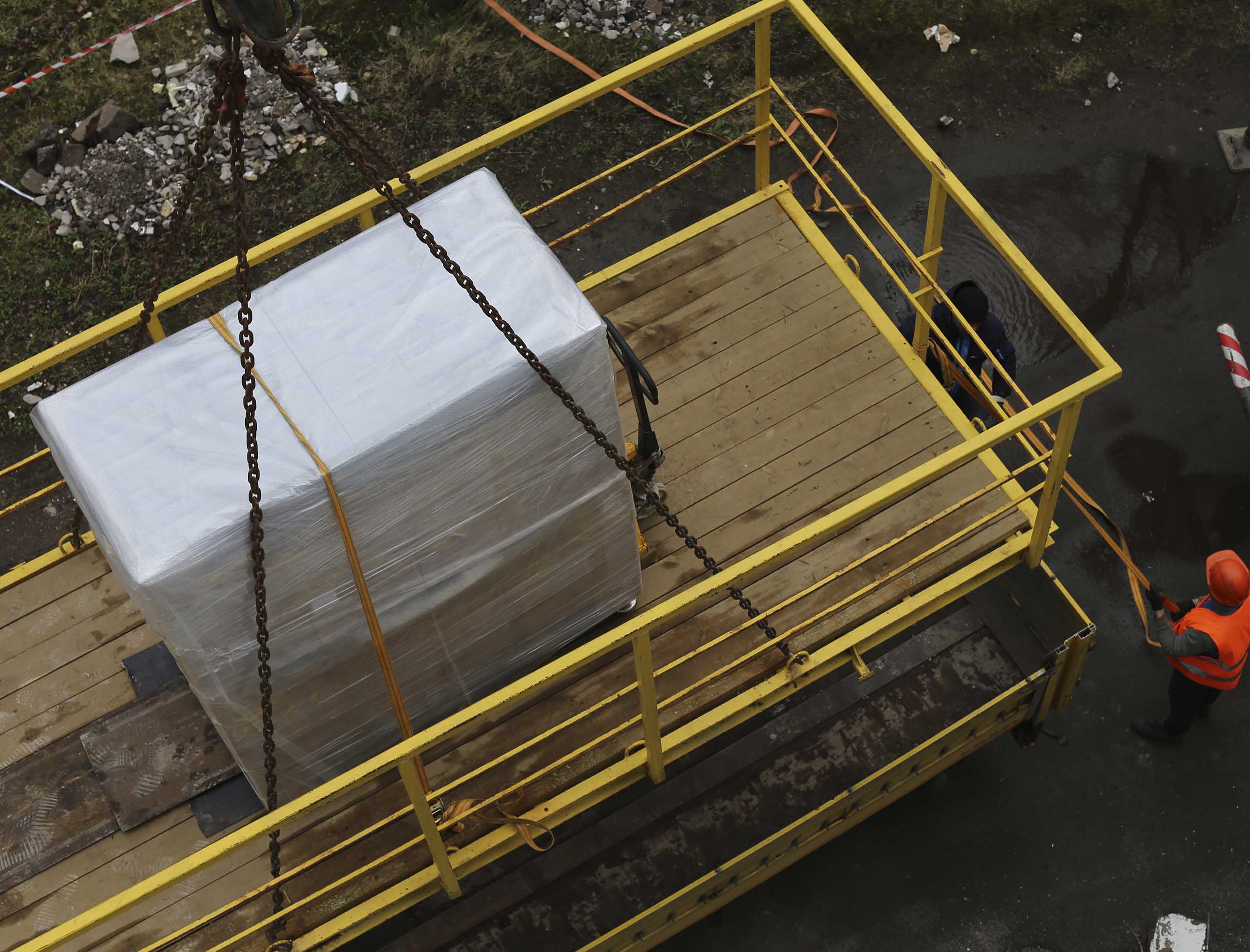 Фото Перевозка и спуск производственного оборудования при помощи подвесной платформы #29