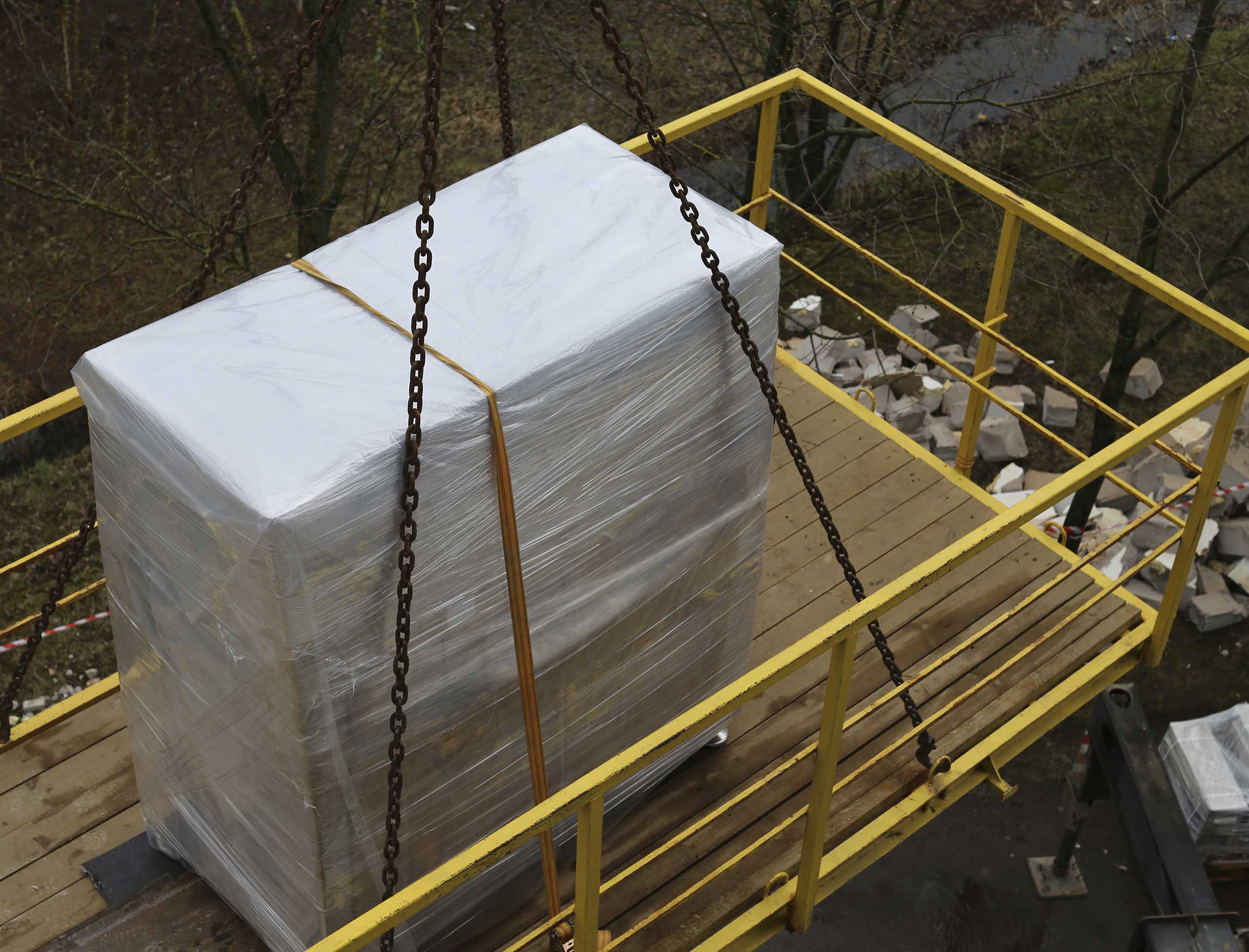 Фото Перевозка и спуск производственного оборудования при помощи подвесной платформы #30