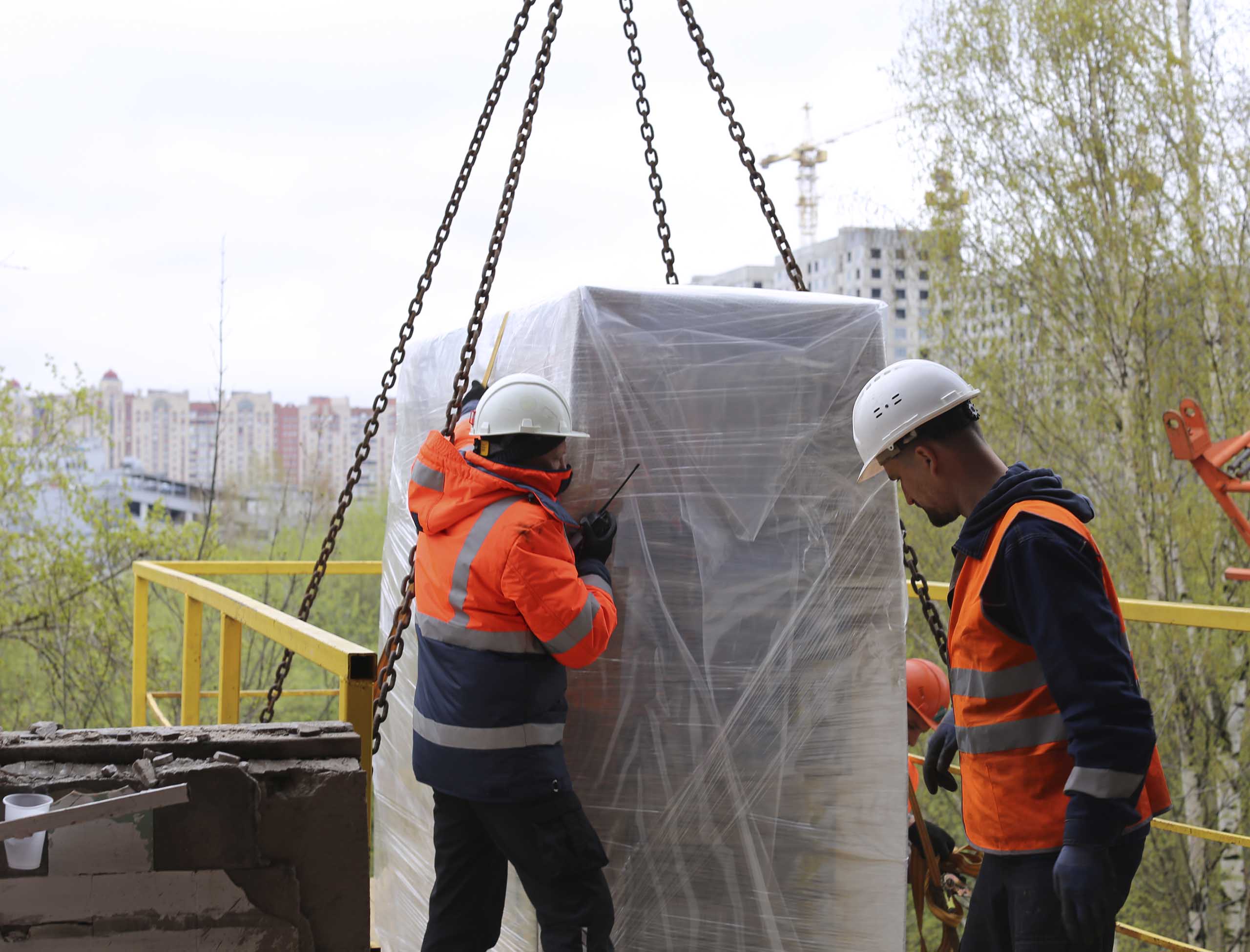 Фото Перевозка и спуск производственного оборудования при помощи подвесной платформы #34