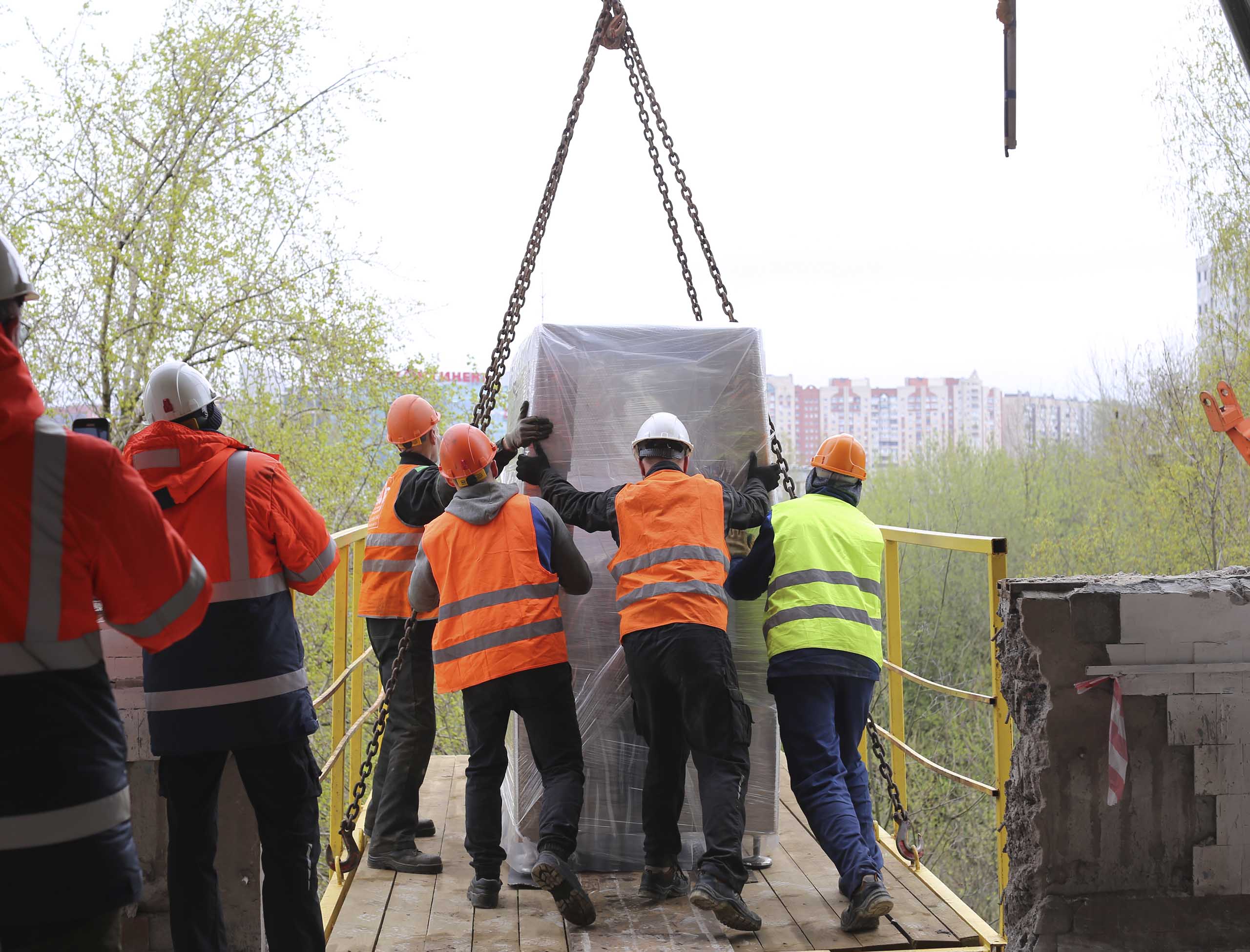Фото Перевозка и спуск производственного оборудования при помощи подвесной платформы #37