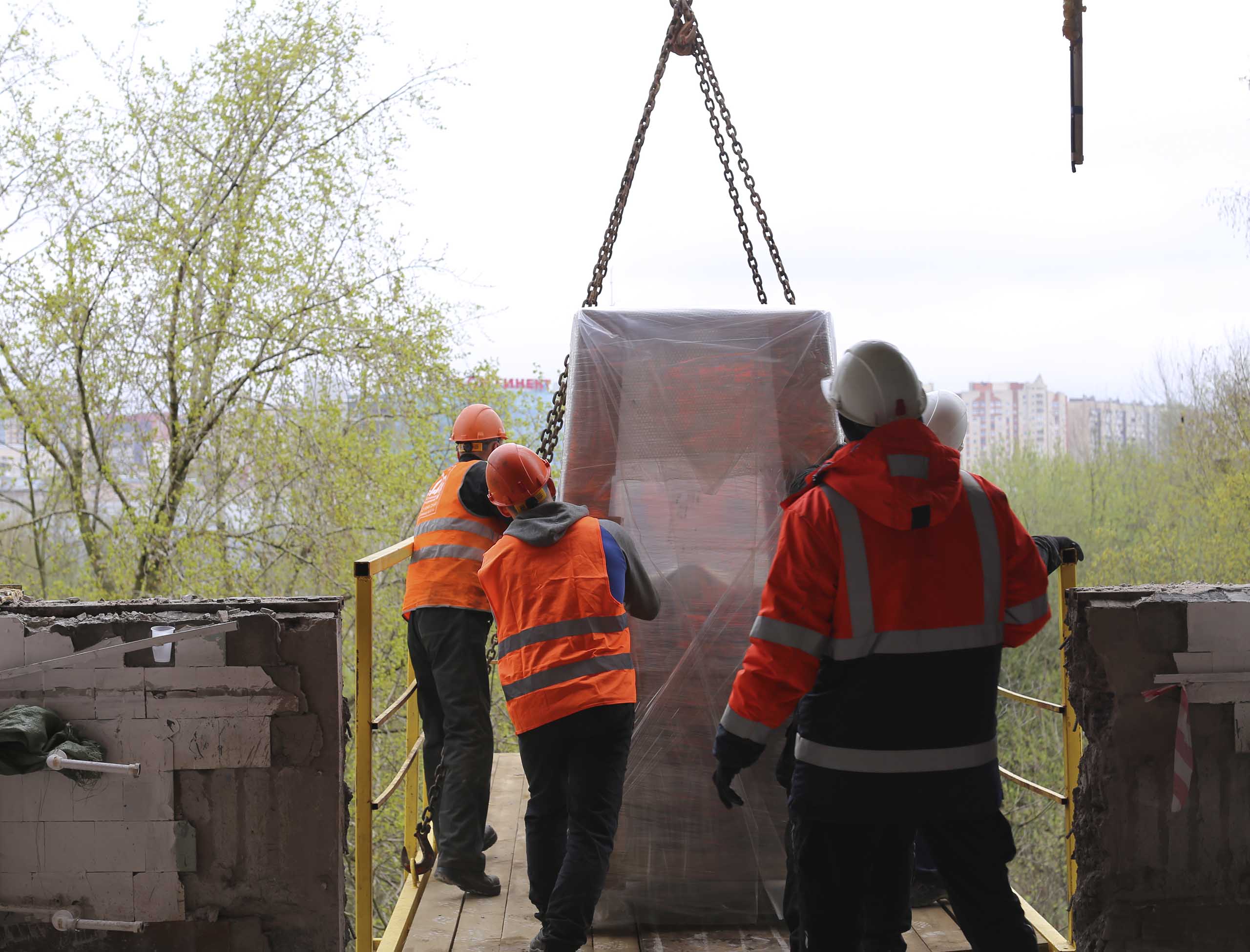 Фото Перевозка и спуск производственного оборудования при помощи подвесной платформы #39